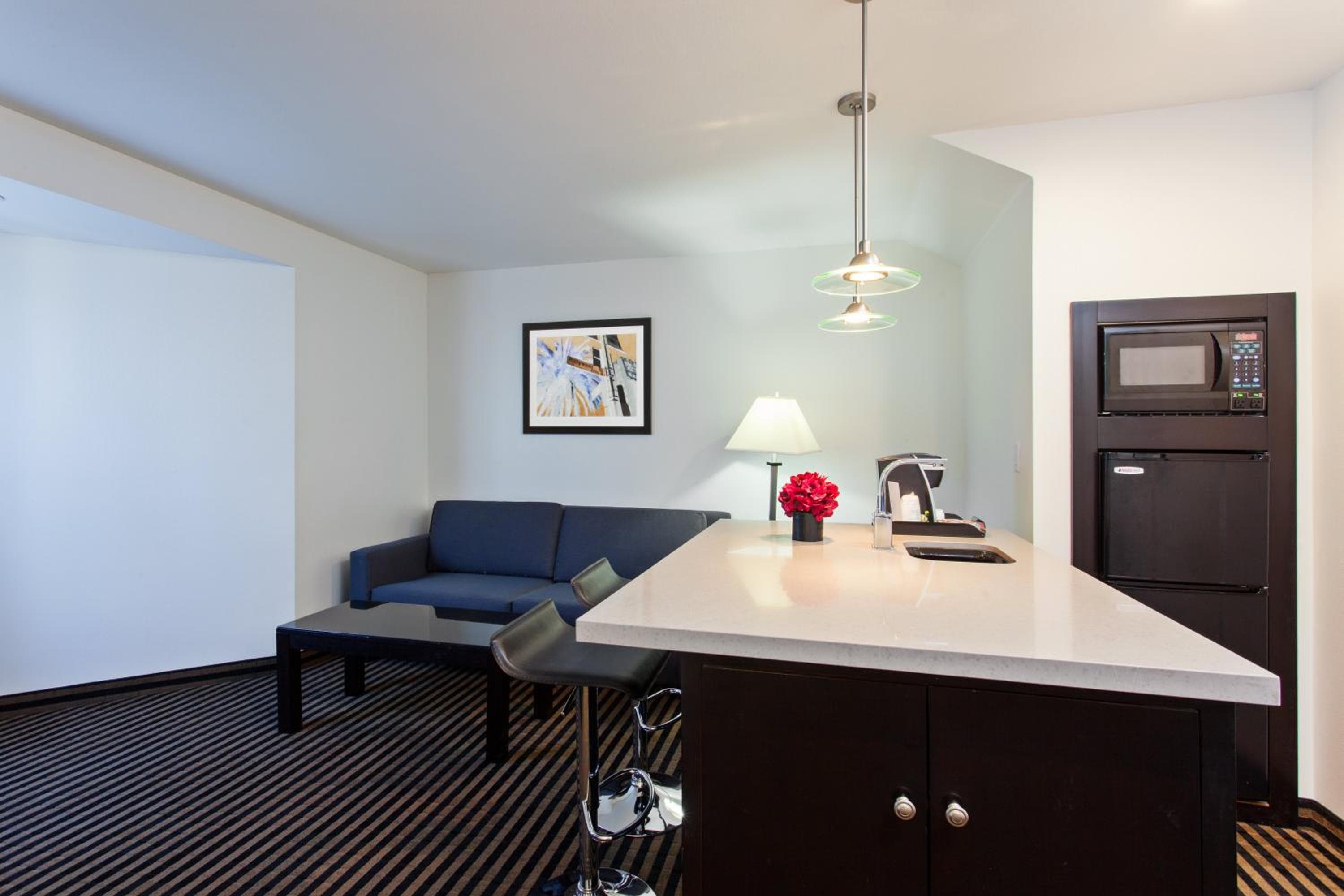 Holiday Inn Express Hollywood Walk of Fame by IHG — 13