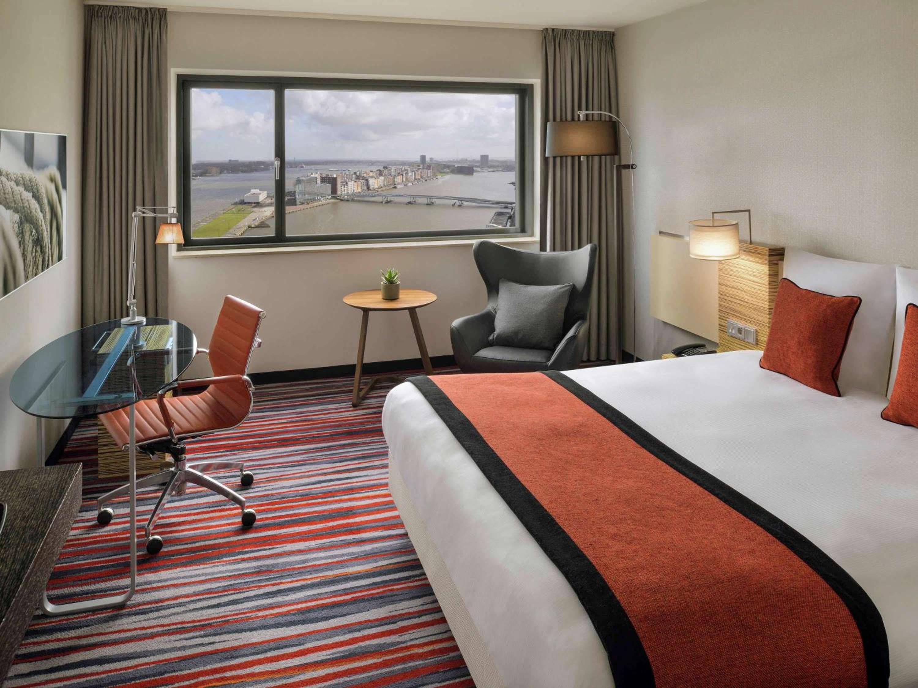 Mövenpick Hotel Amsterdam City Centre — 8