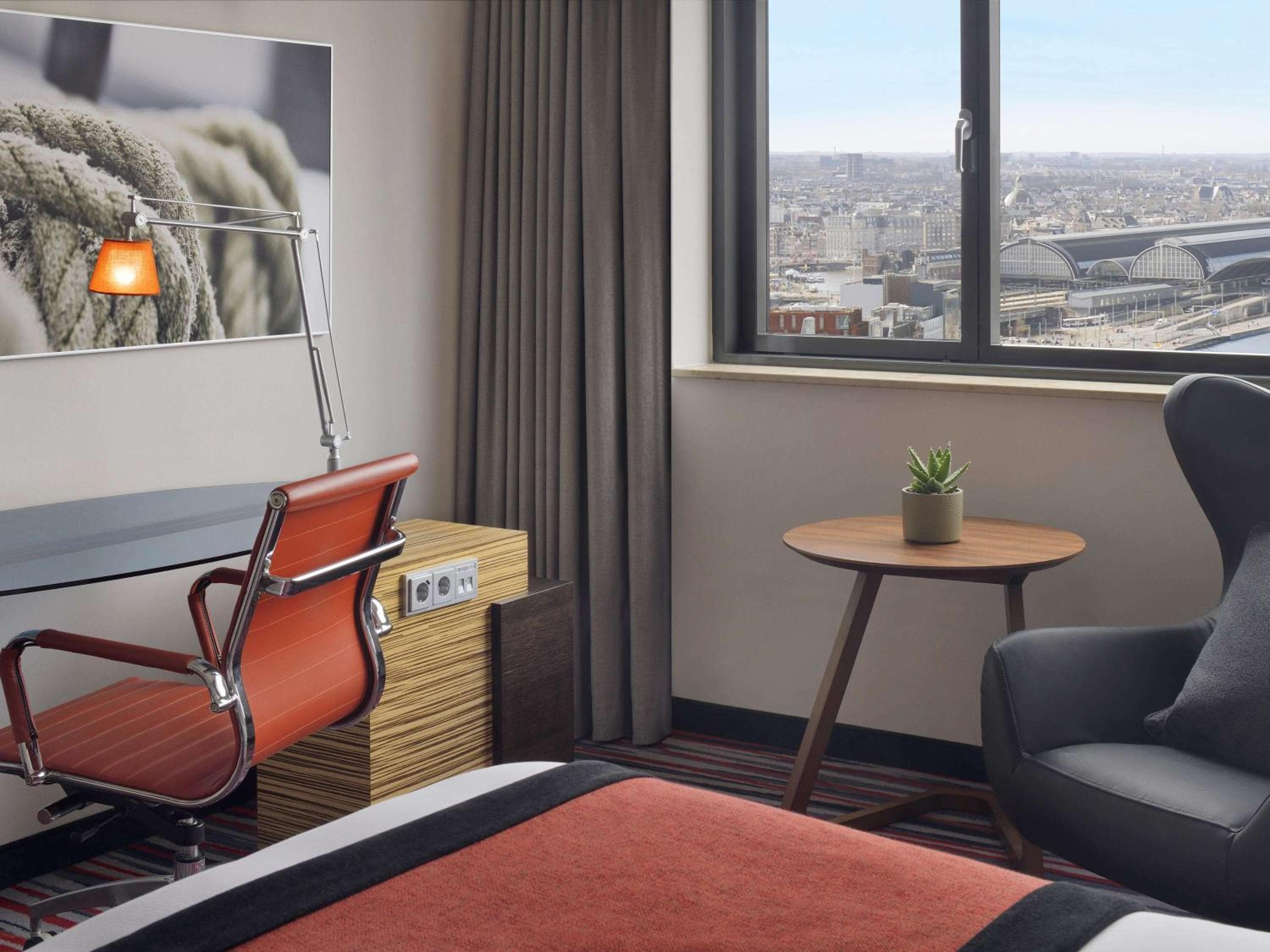 Mövenpick Hotel Amsterdam City Centre — 16
