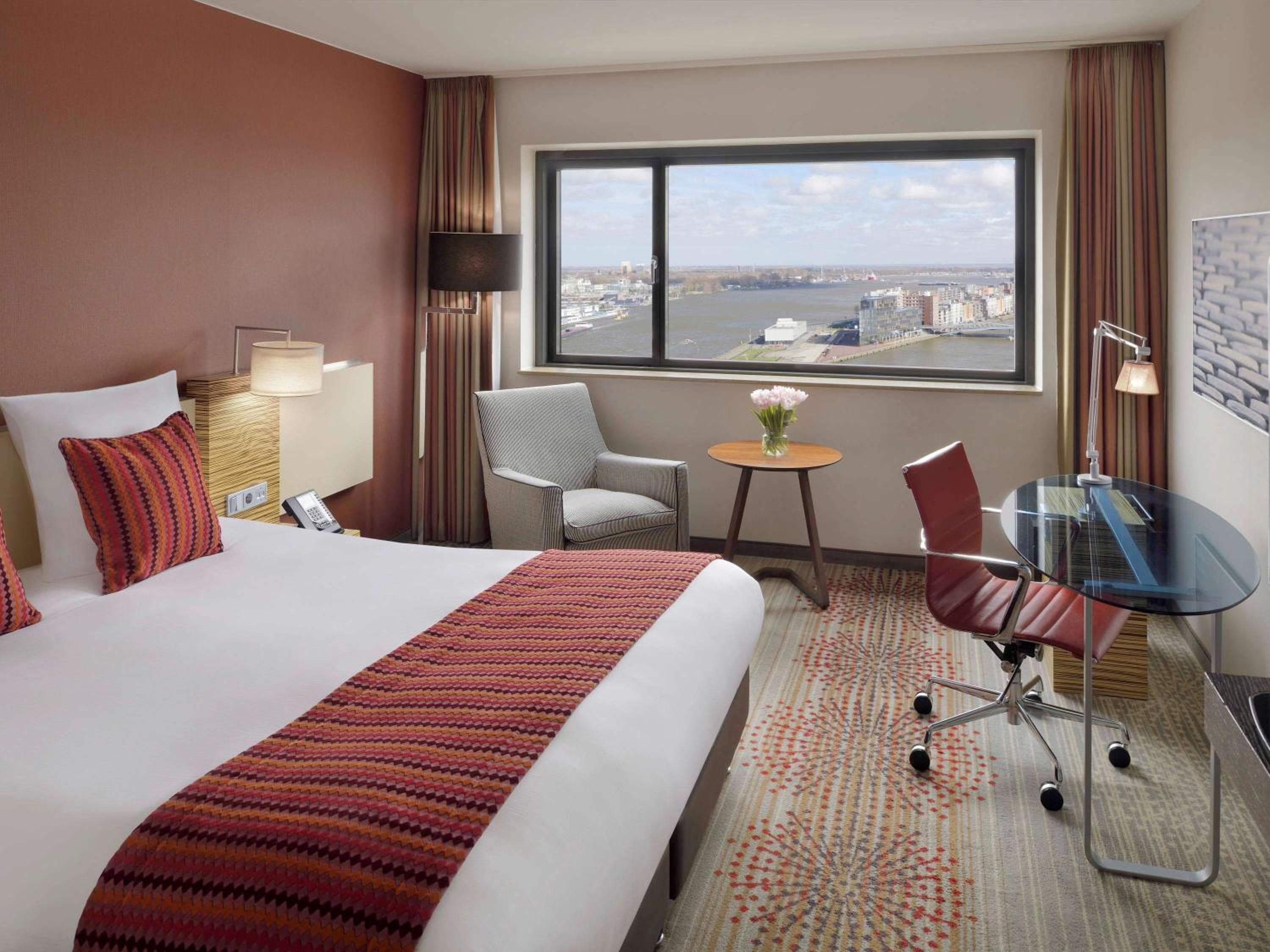 Mövenpick Hotel Amsterdam City Centre — 21