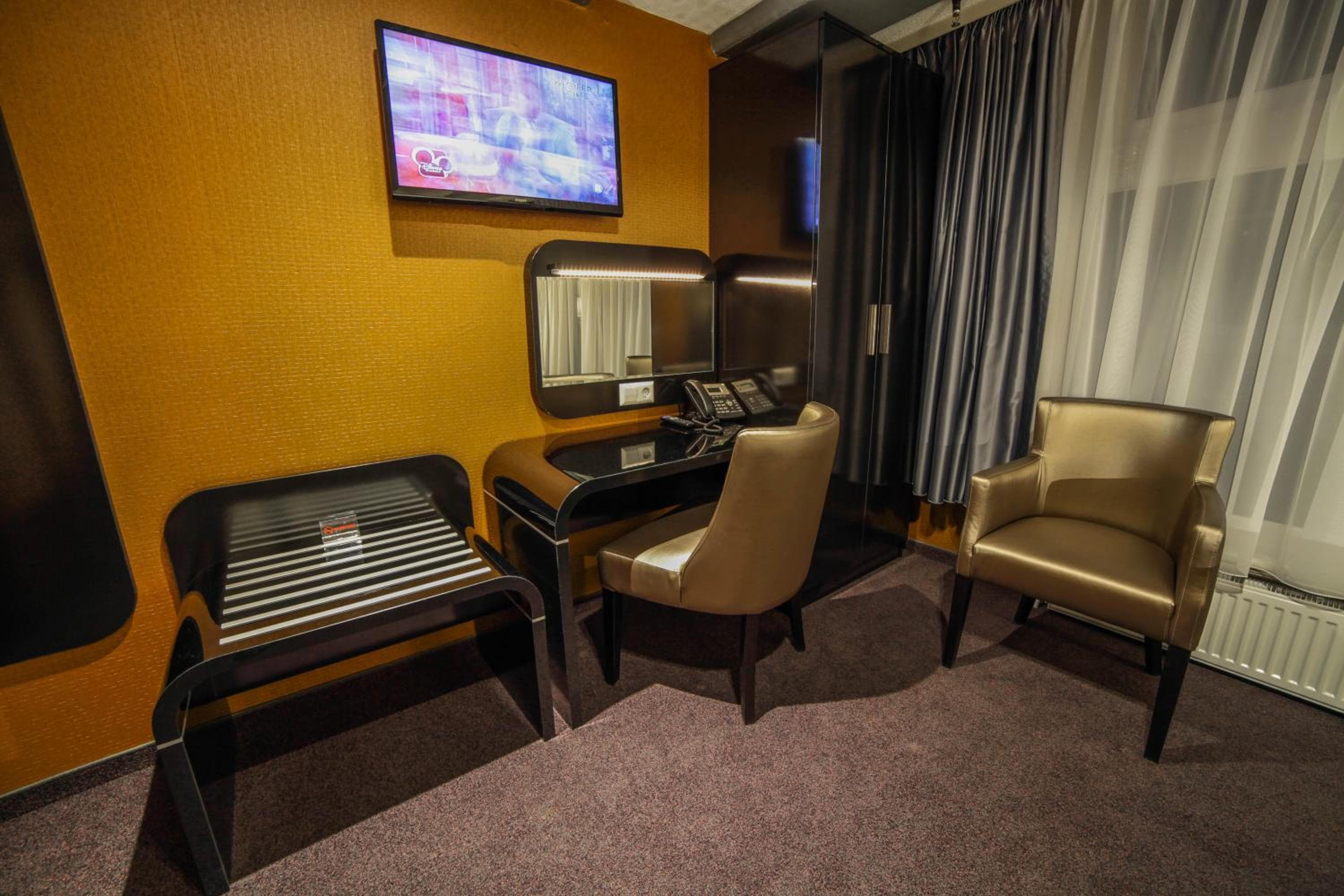 Hotel Mansion — 2
