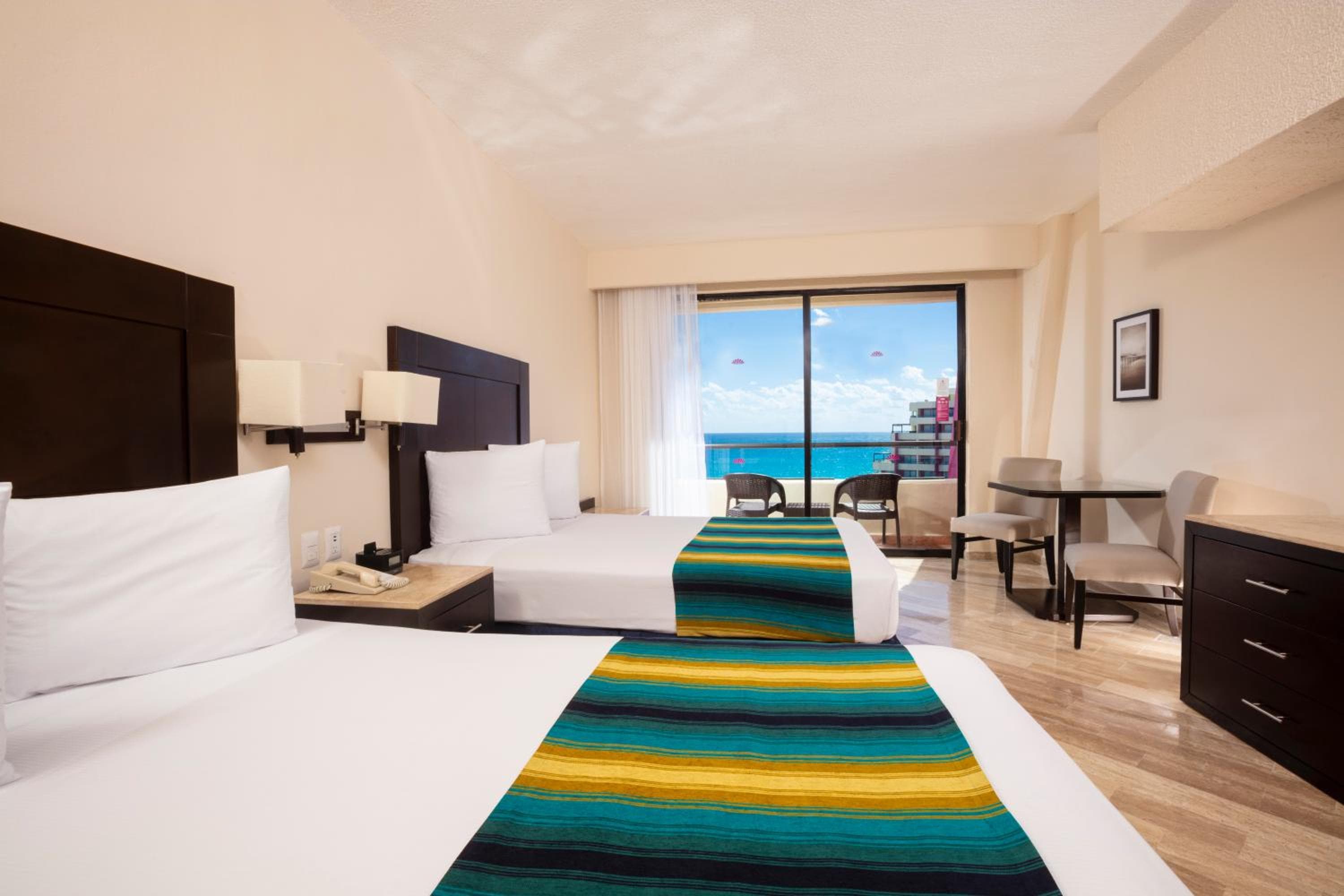 Crown Paradise Club Cancún - Todo Incluido — 7