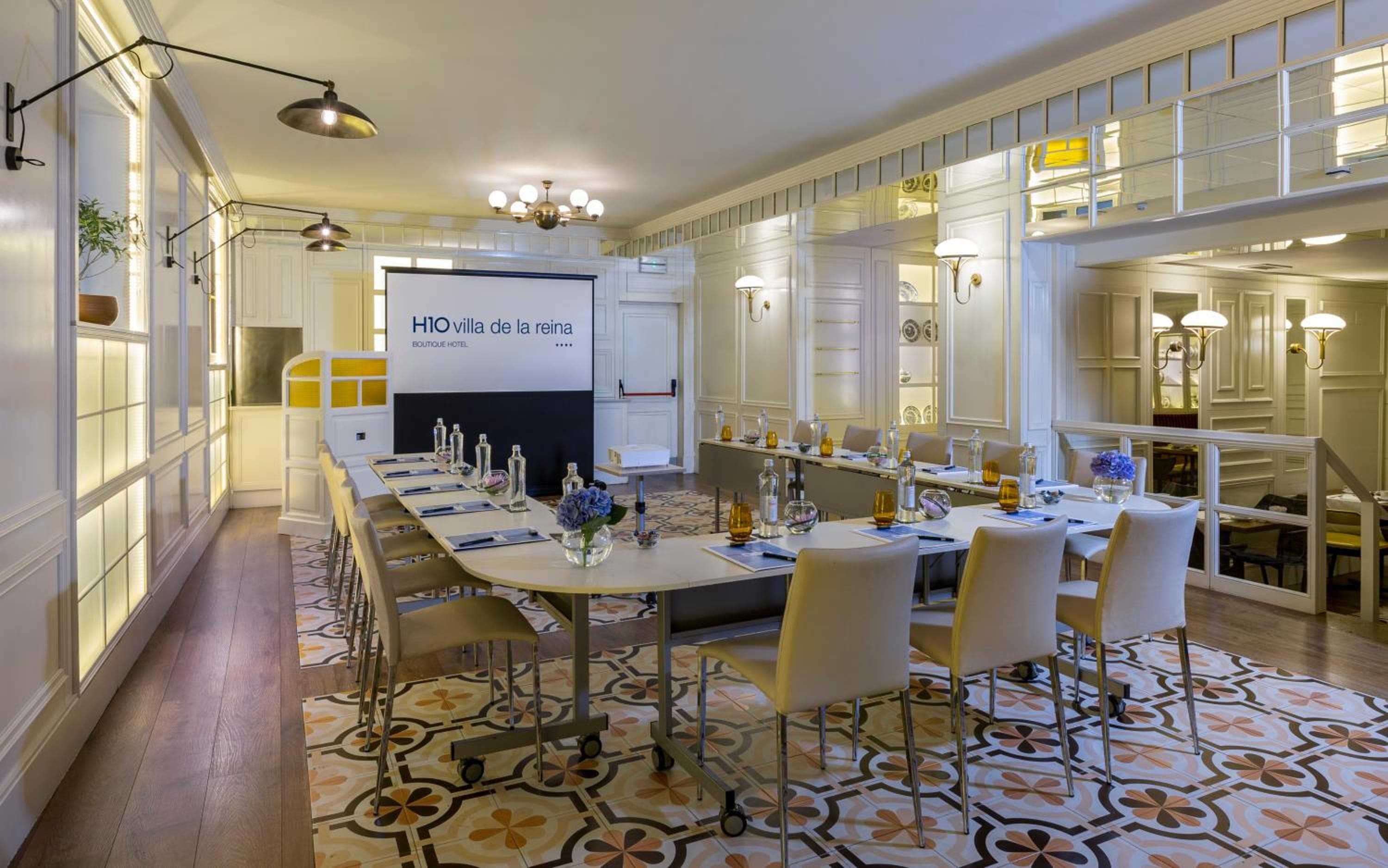 Boutique Hotel H10 Villa de la Reina — 18