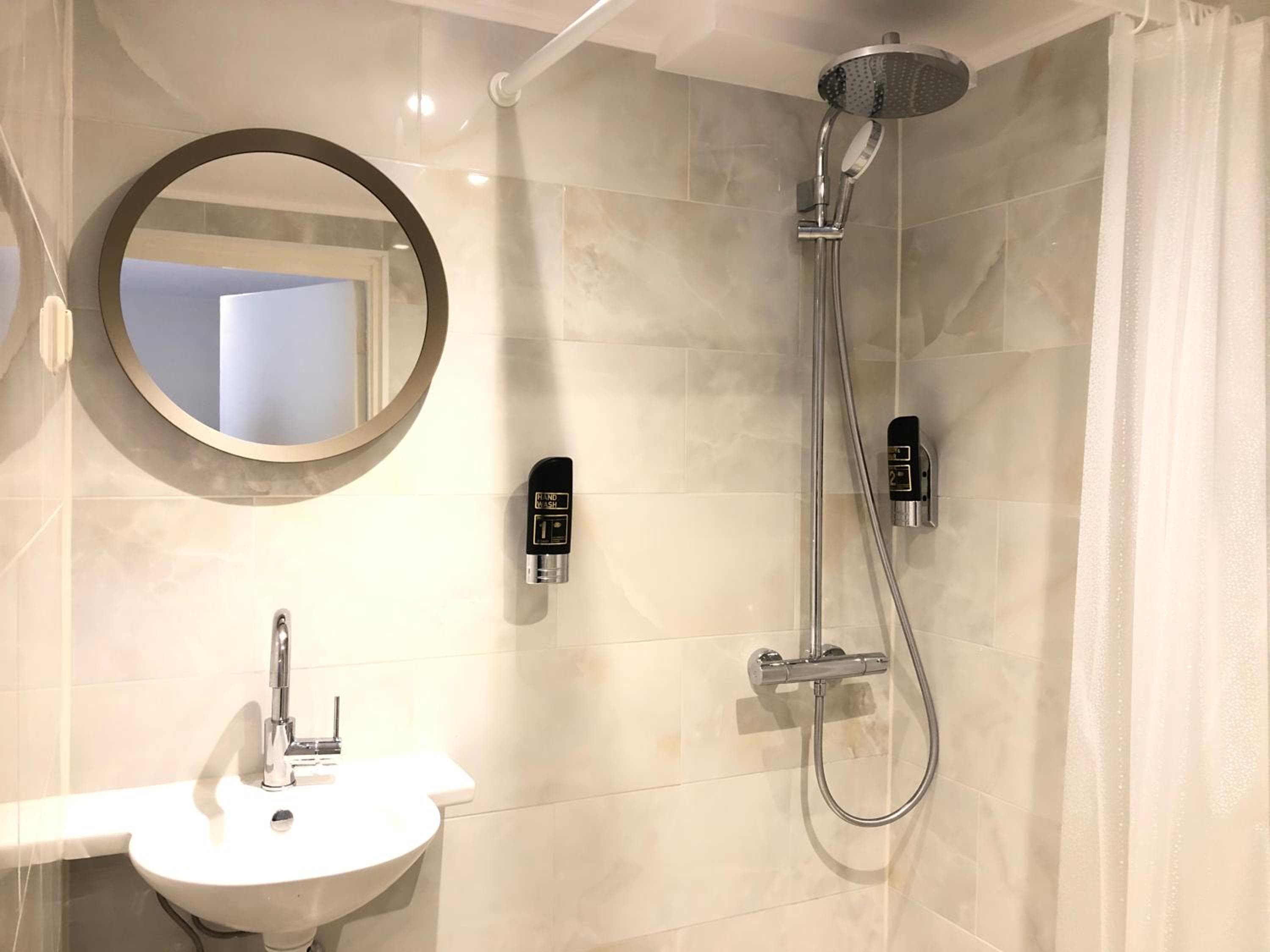 Hotel Damrak Inn — 23