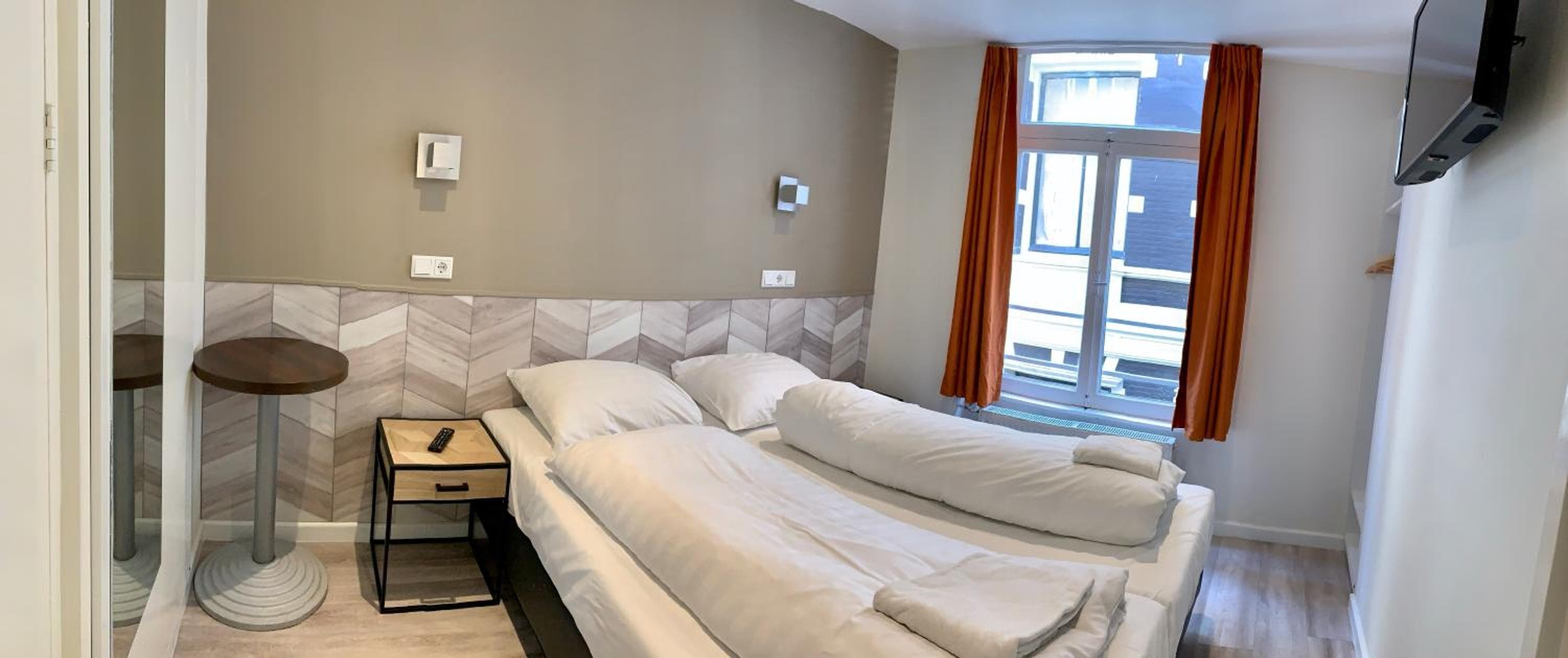 Hotel Damrak Inn — 4