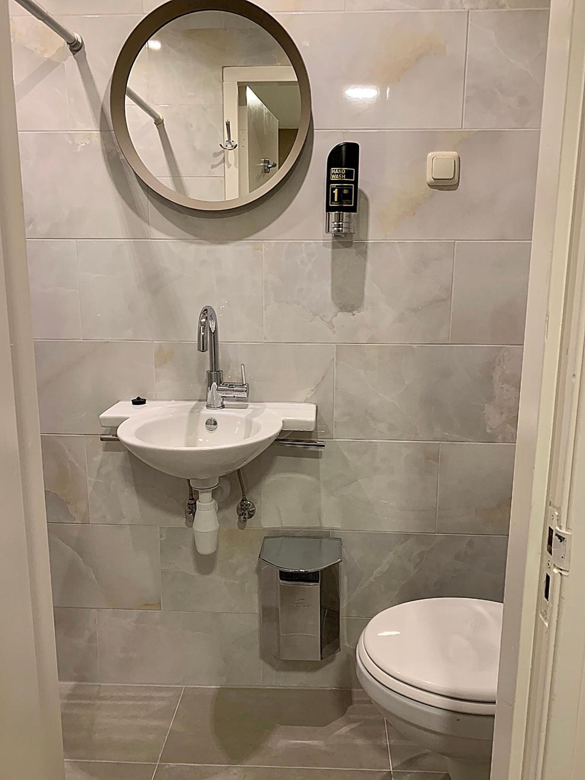 Hotel Damrak Inn — 13