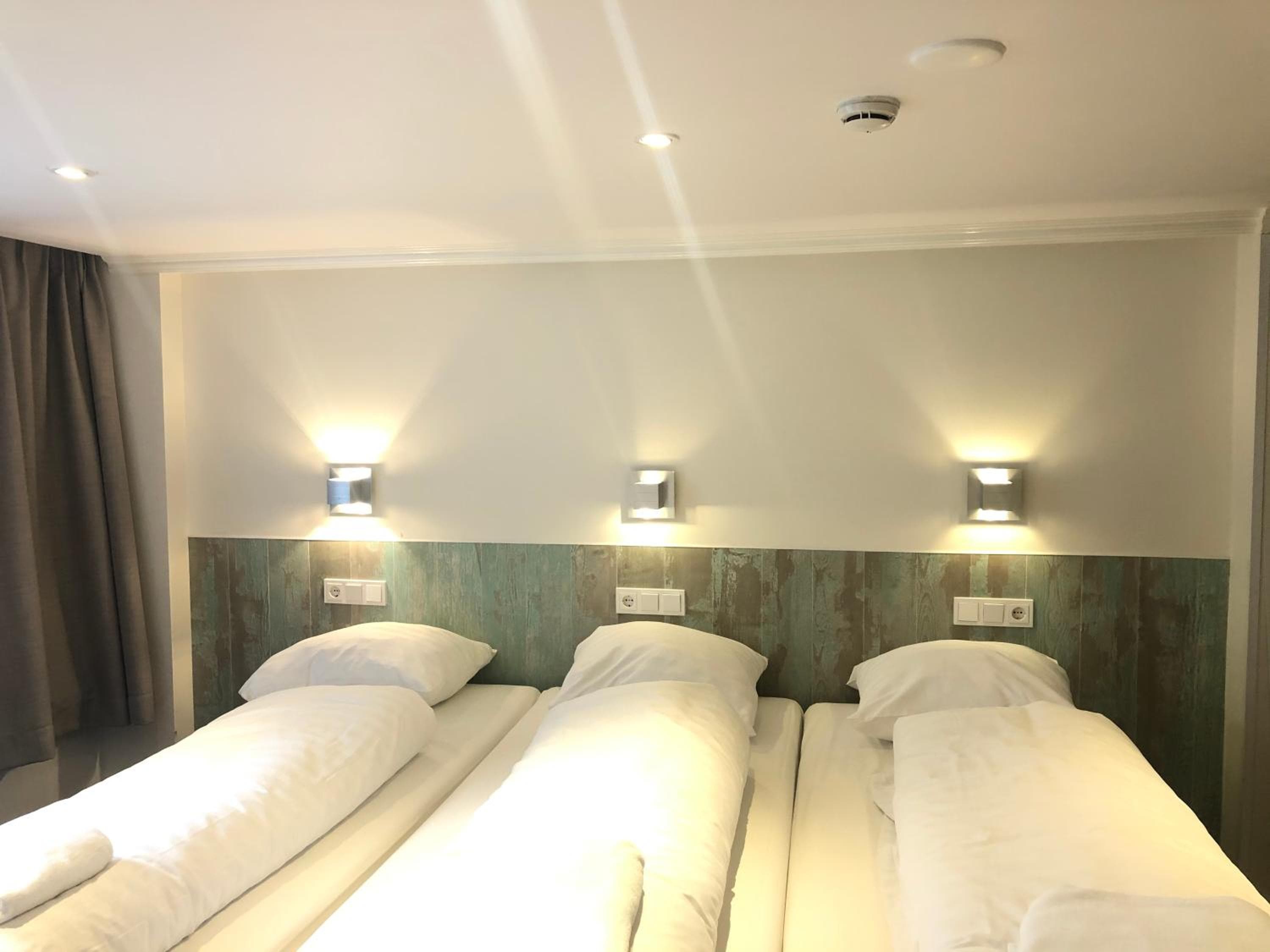 Hotel Damrak Inn — 10
