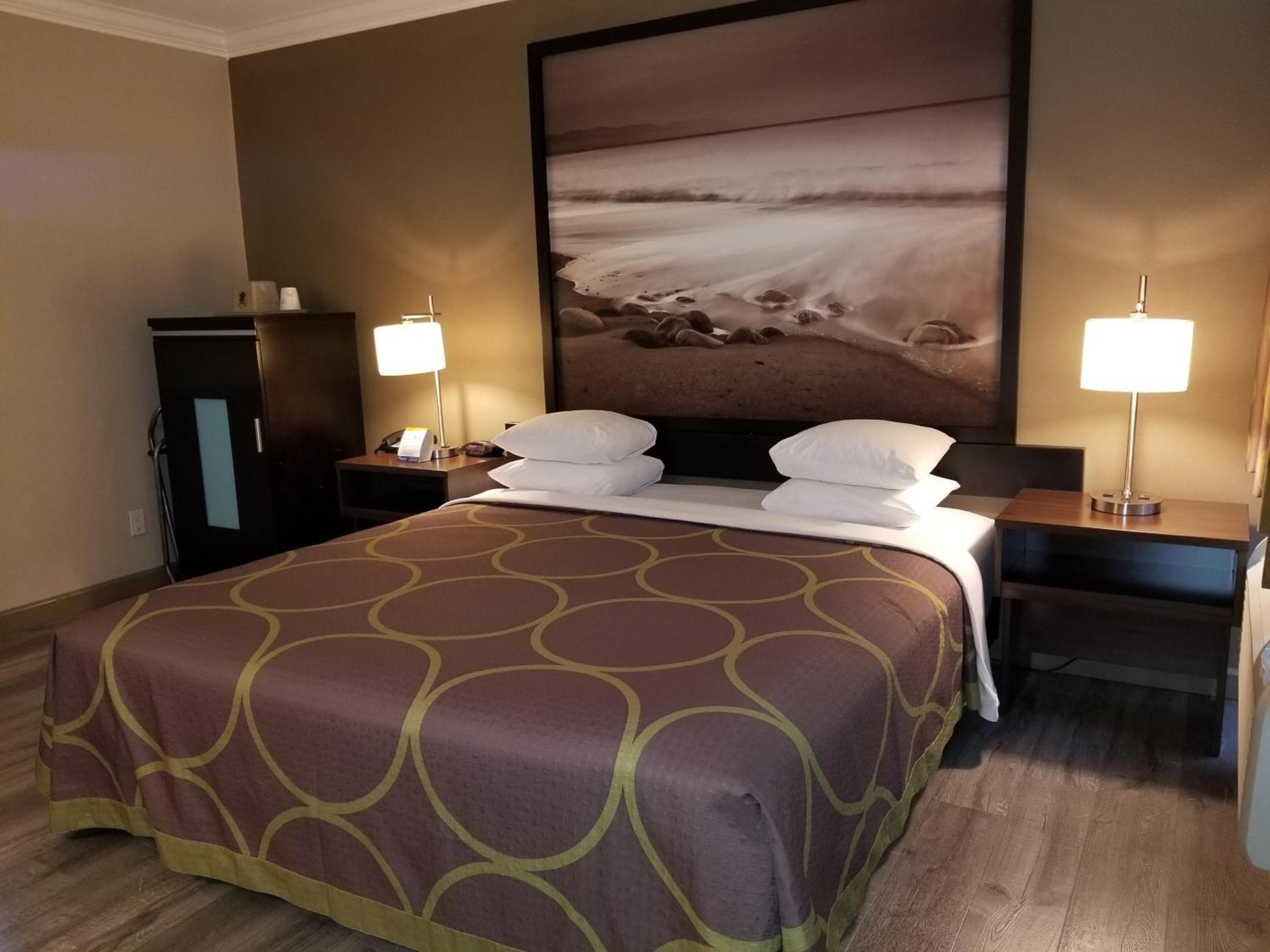 Super 8 by Wyndham Los Angeles-Culver City Area — 21