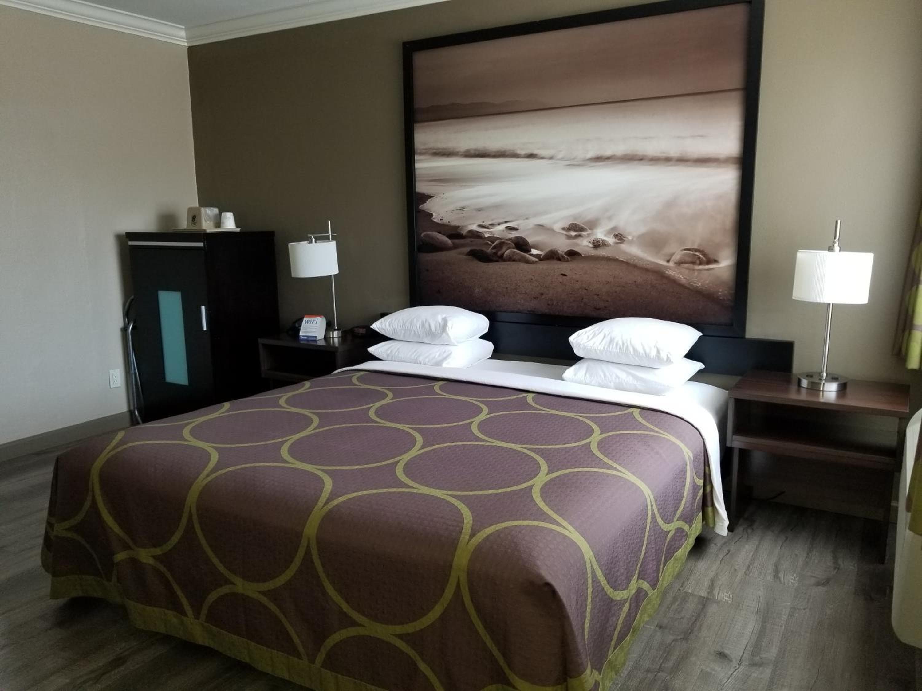 Super 8 by Wyndham Los Angeles-Culver City Area — 20