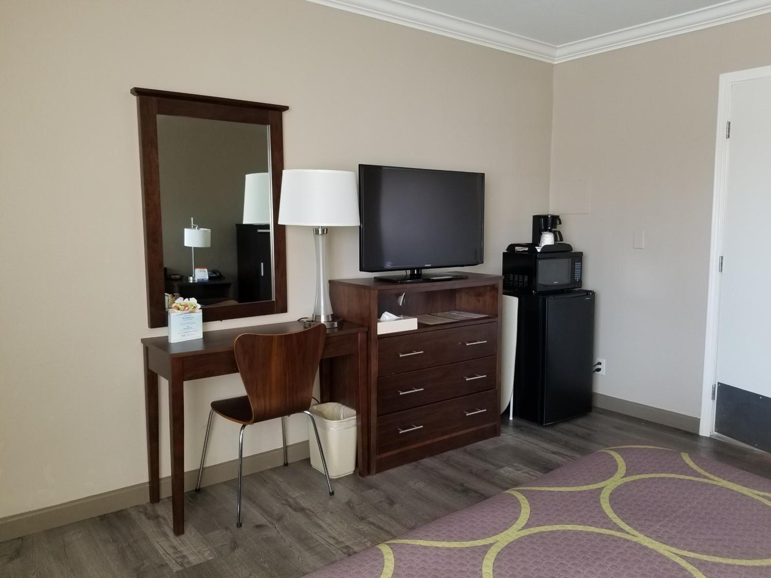 Super 8 by Wyndham Los Angeles-Culver City Area — 19
