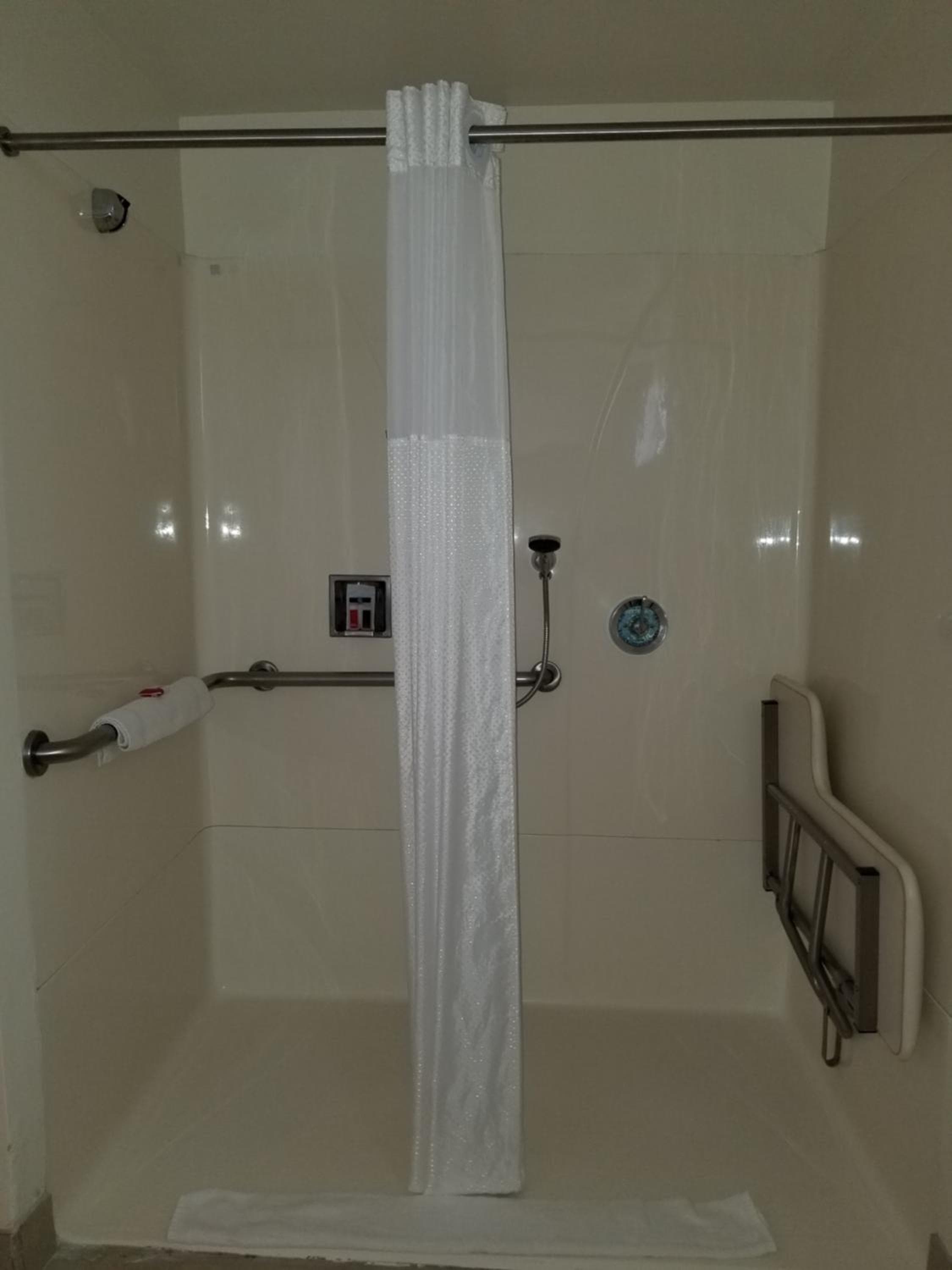 Super 8 by Wyndham Los Angeles-Culver City Area — 18