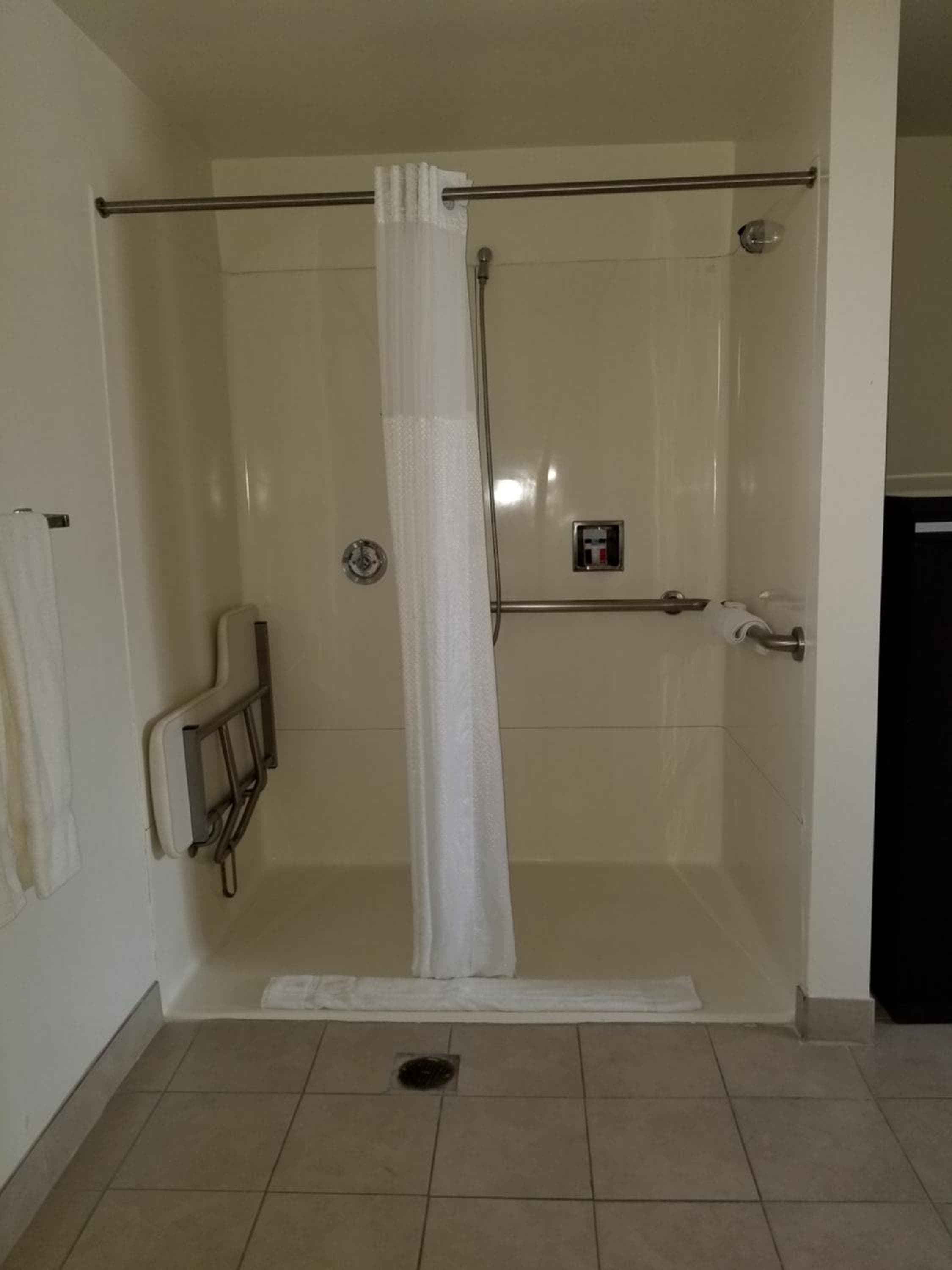 Super 8 by Wyndham Los Angeles-Culver City Area — 14