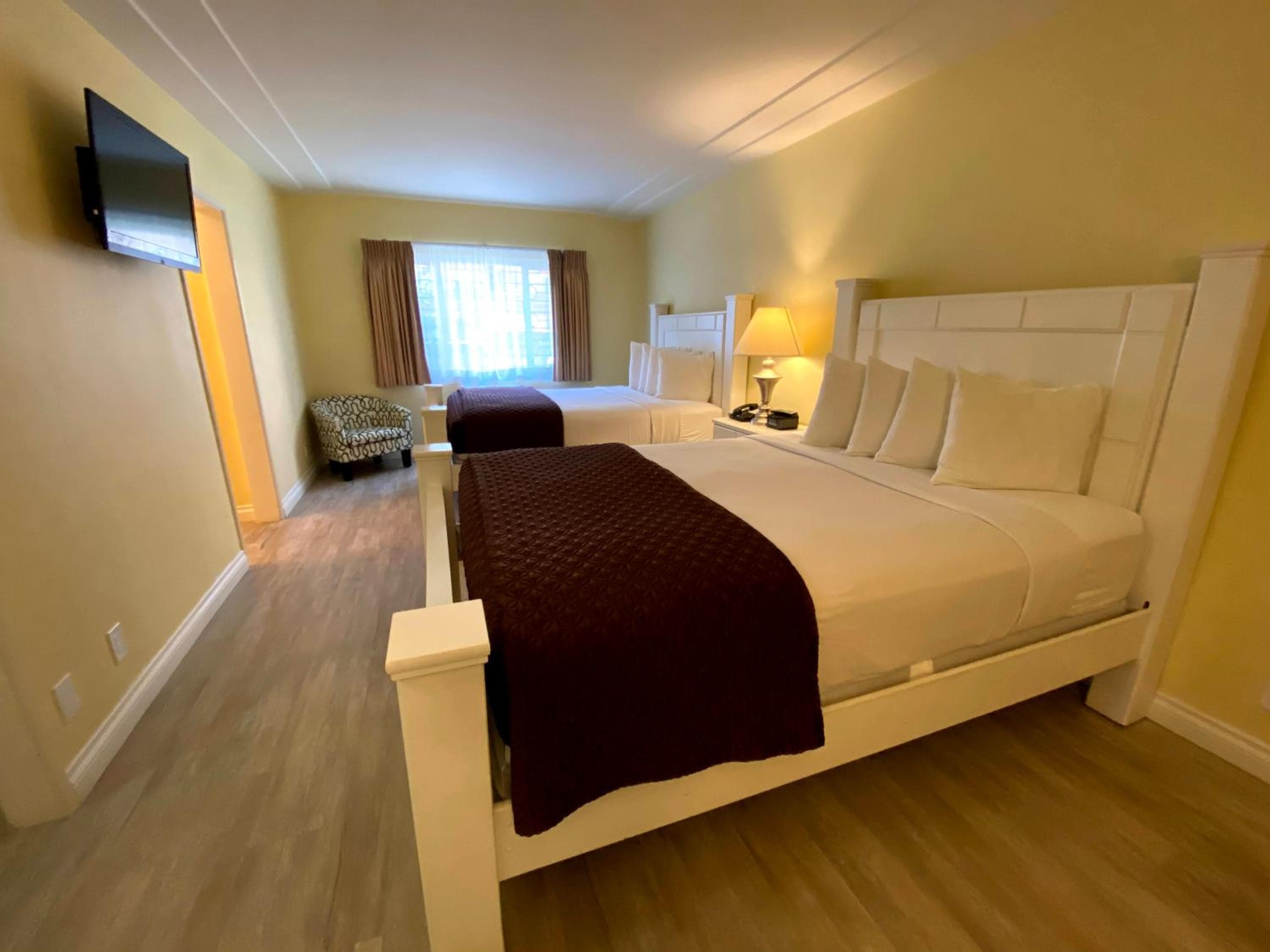 Hollywood Celebrity Hotel — 25