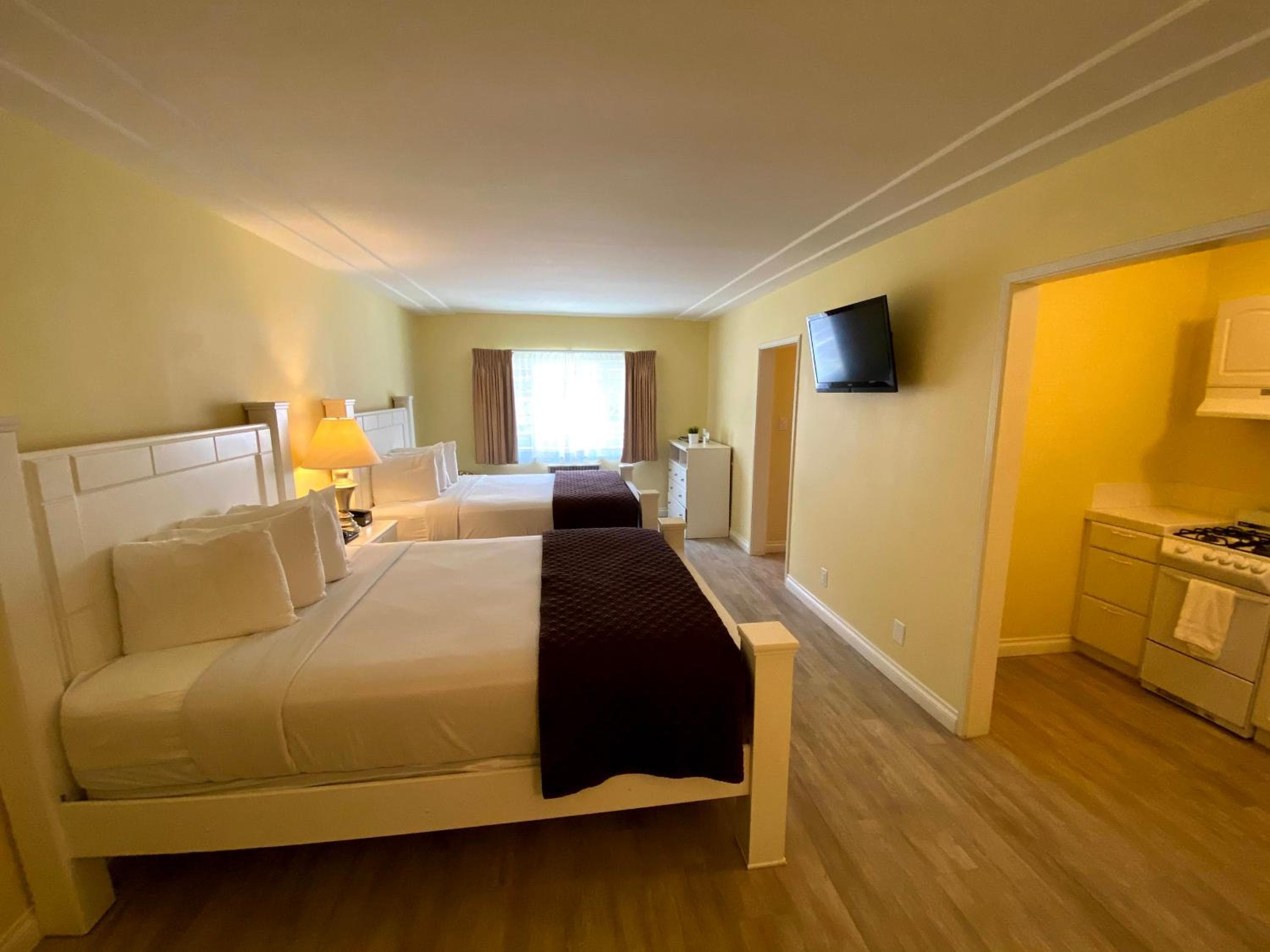 Hollywood Celebrity Hotel — 5