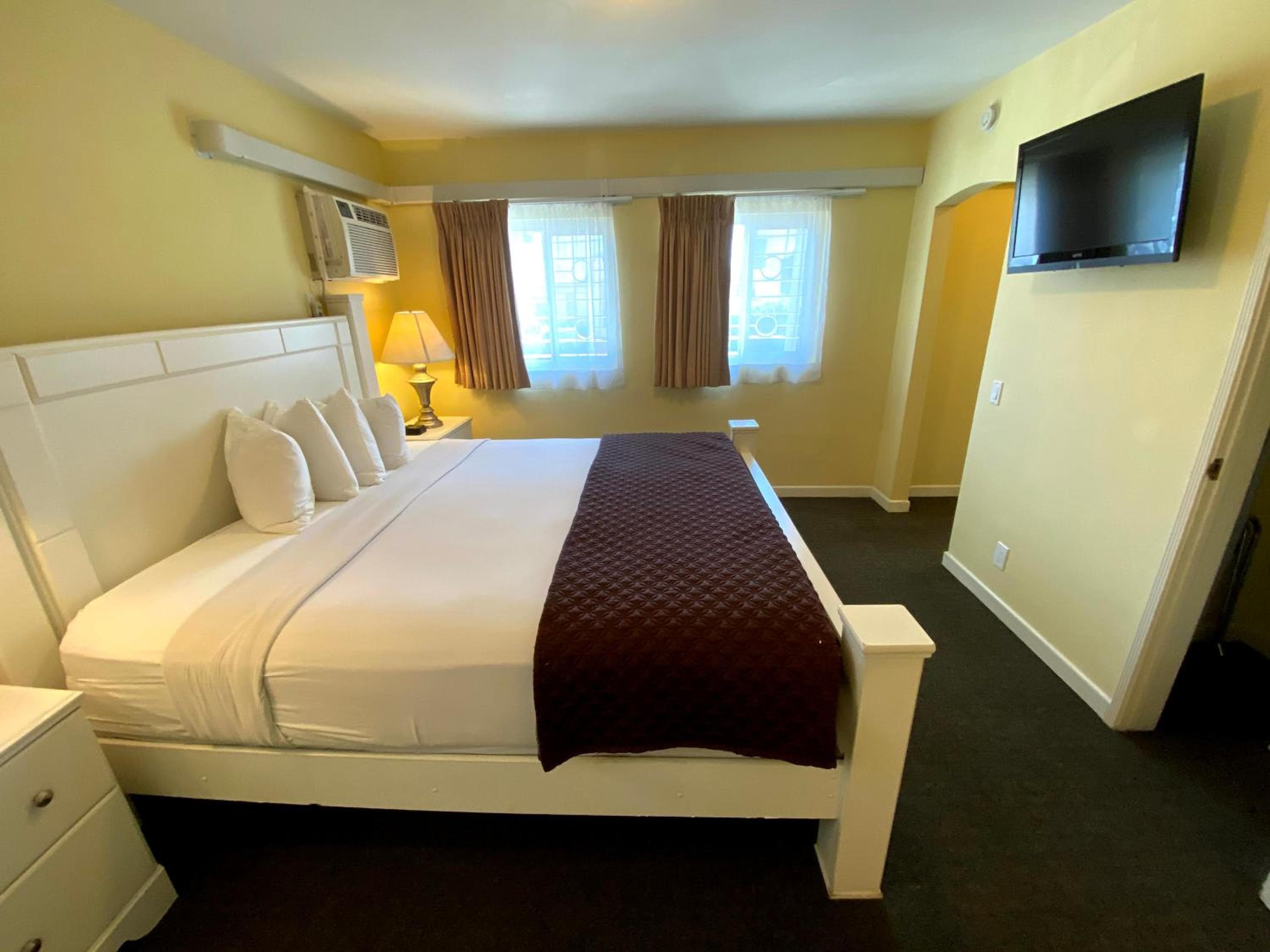 Hollywood Celebrity Hotel — 8