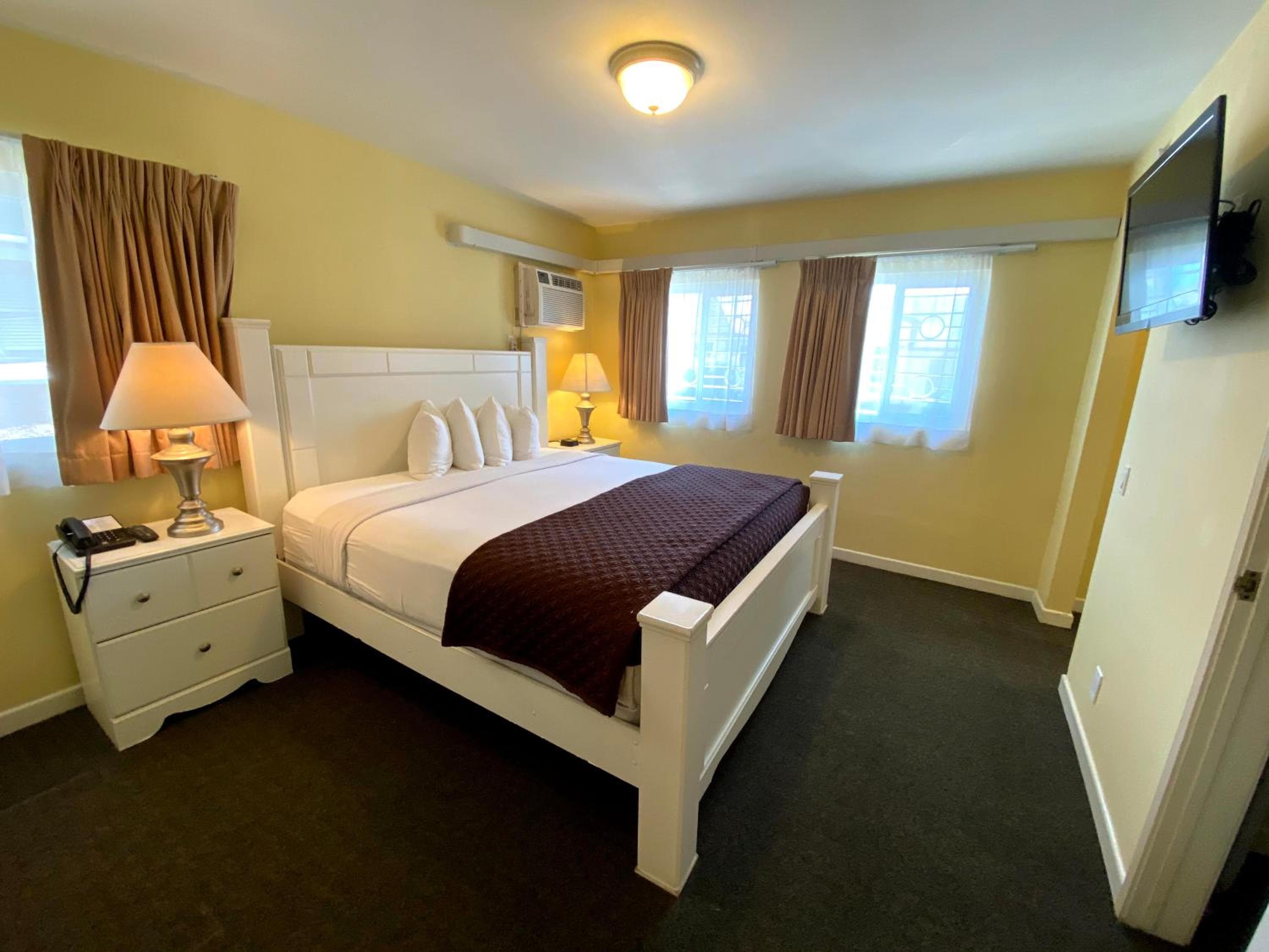 Hollywood Celebrity Hotel — 26