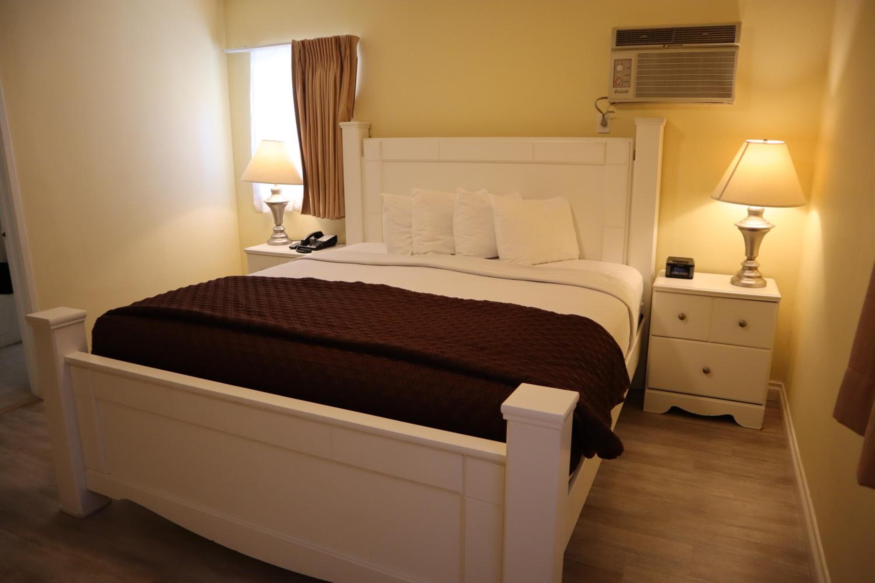 Hollywood Celebrity Hotel — 12