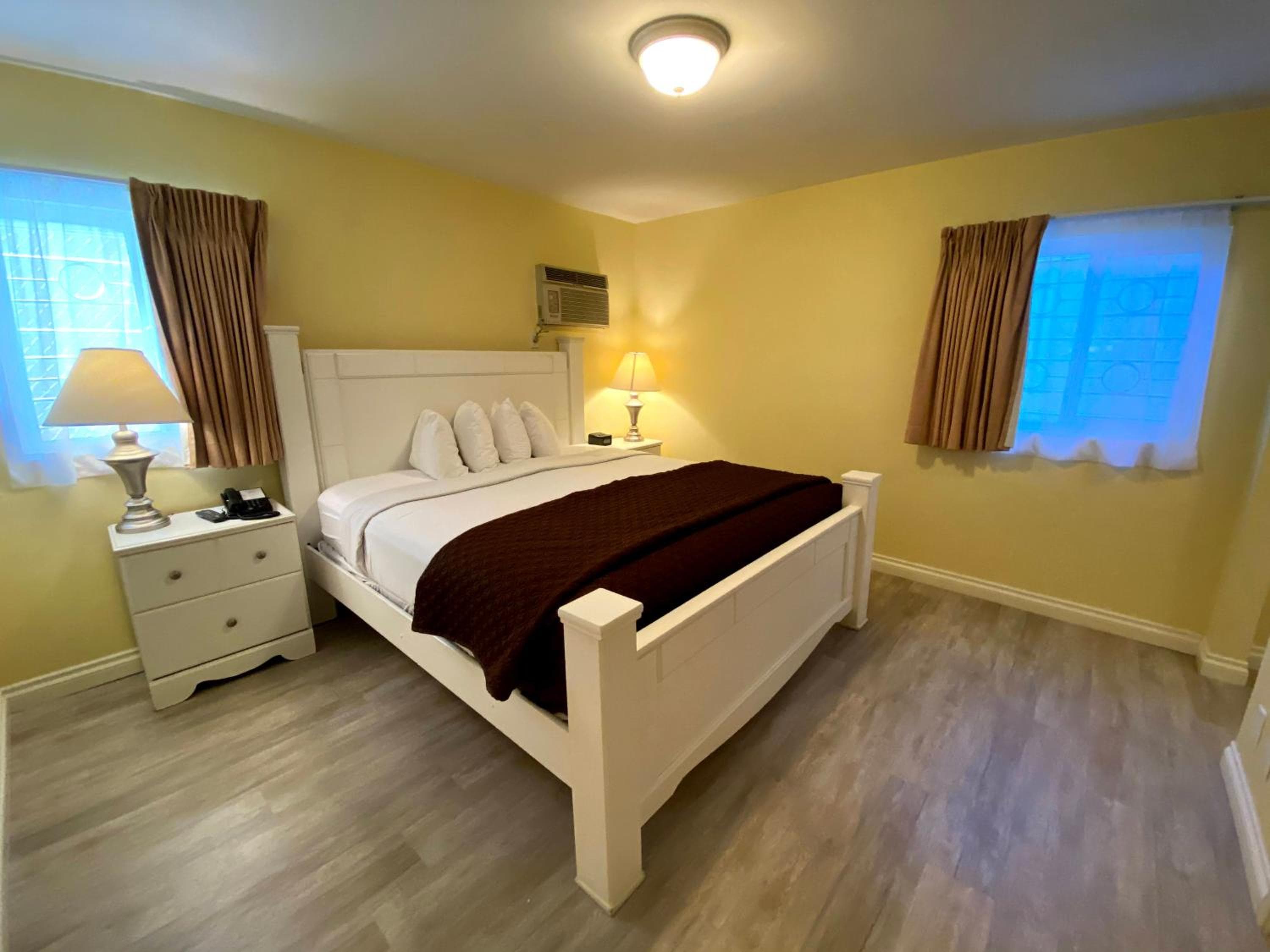 Hollywood Celebrity Hotel — 7