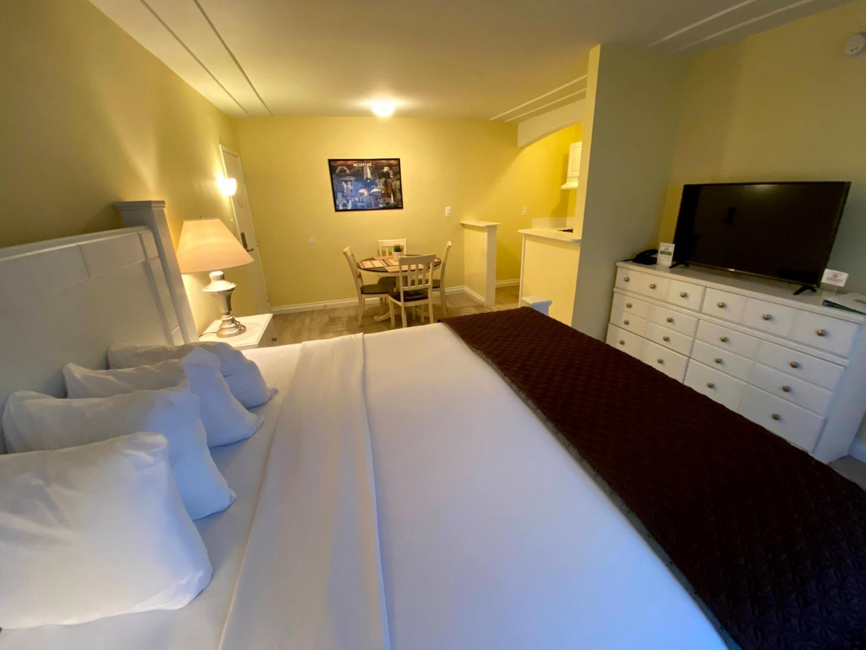 Hollywood Celebrity Hotel — 19