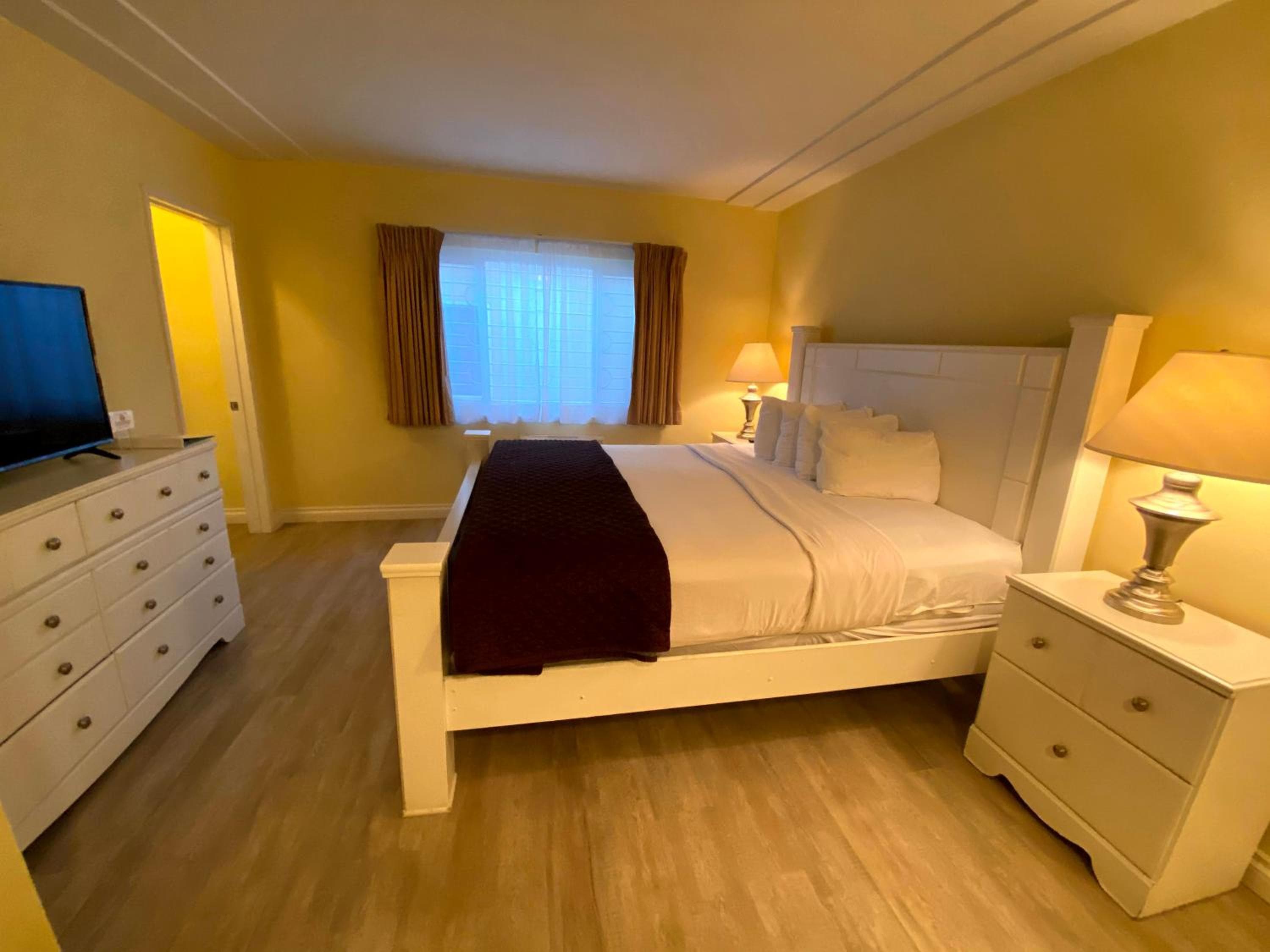 Hollywood Celebrity Hotel — 16