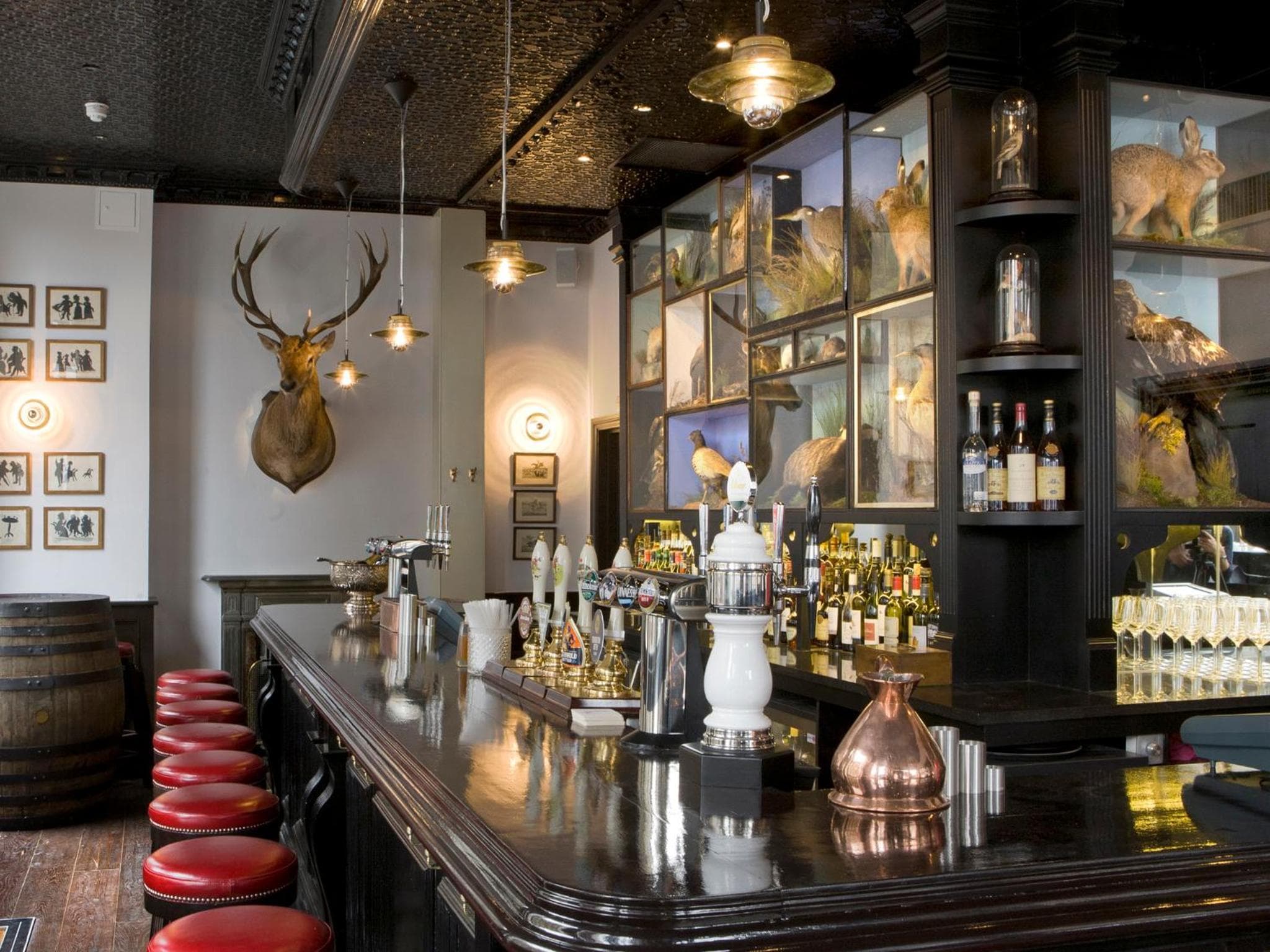 El Montcalm en la cervecería de la ciudad de Londres — 7