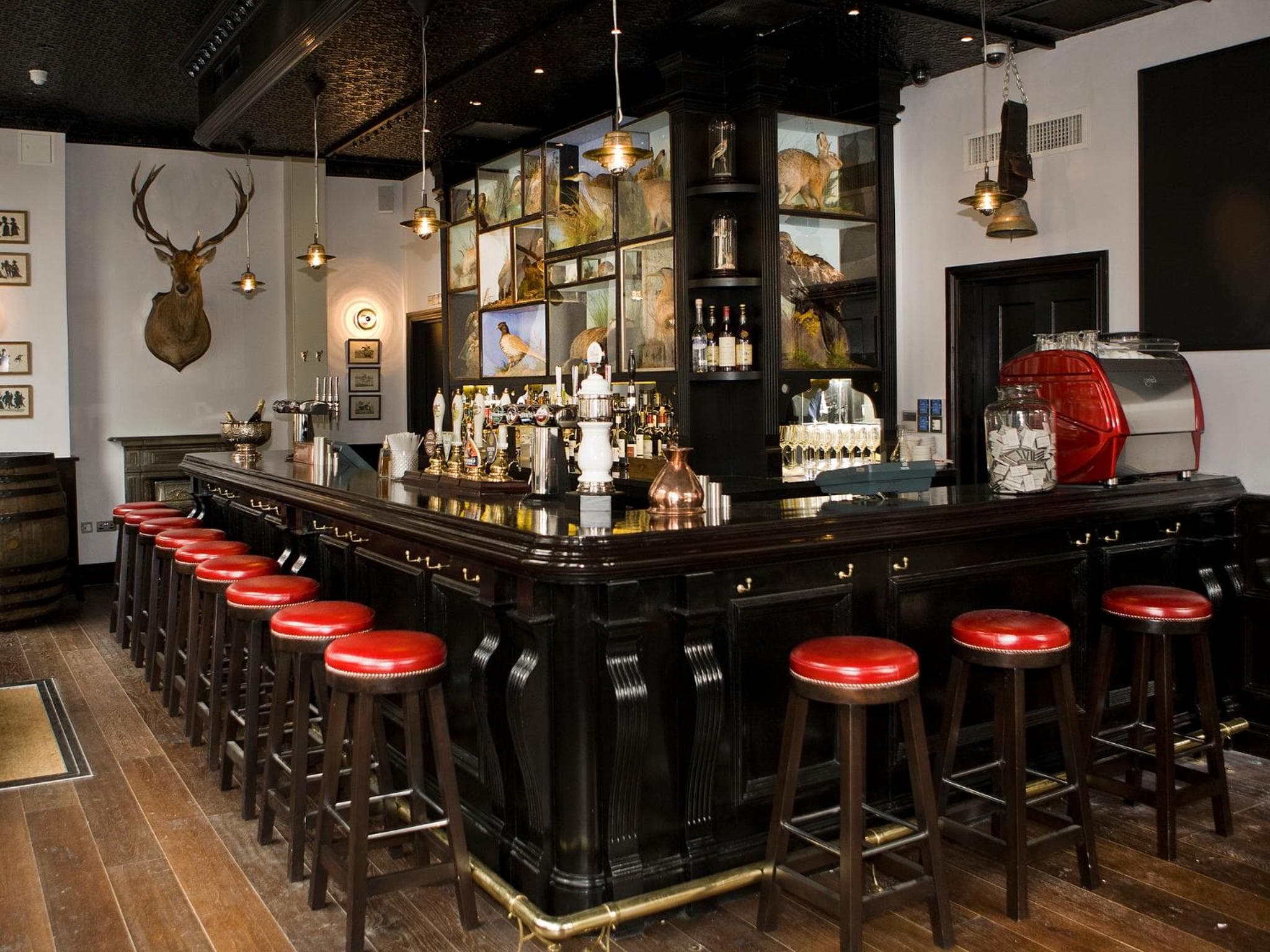 El Montcalm en la cervecería de la ciudad de Londres — 6