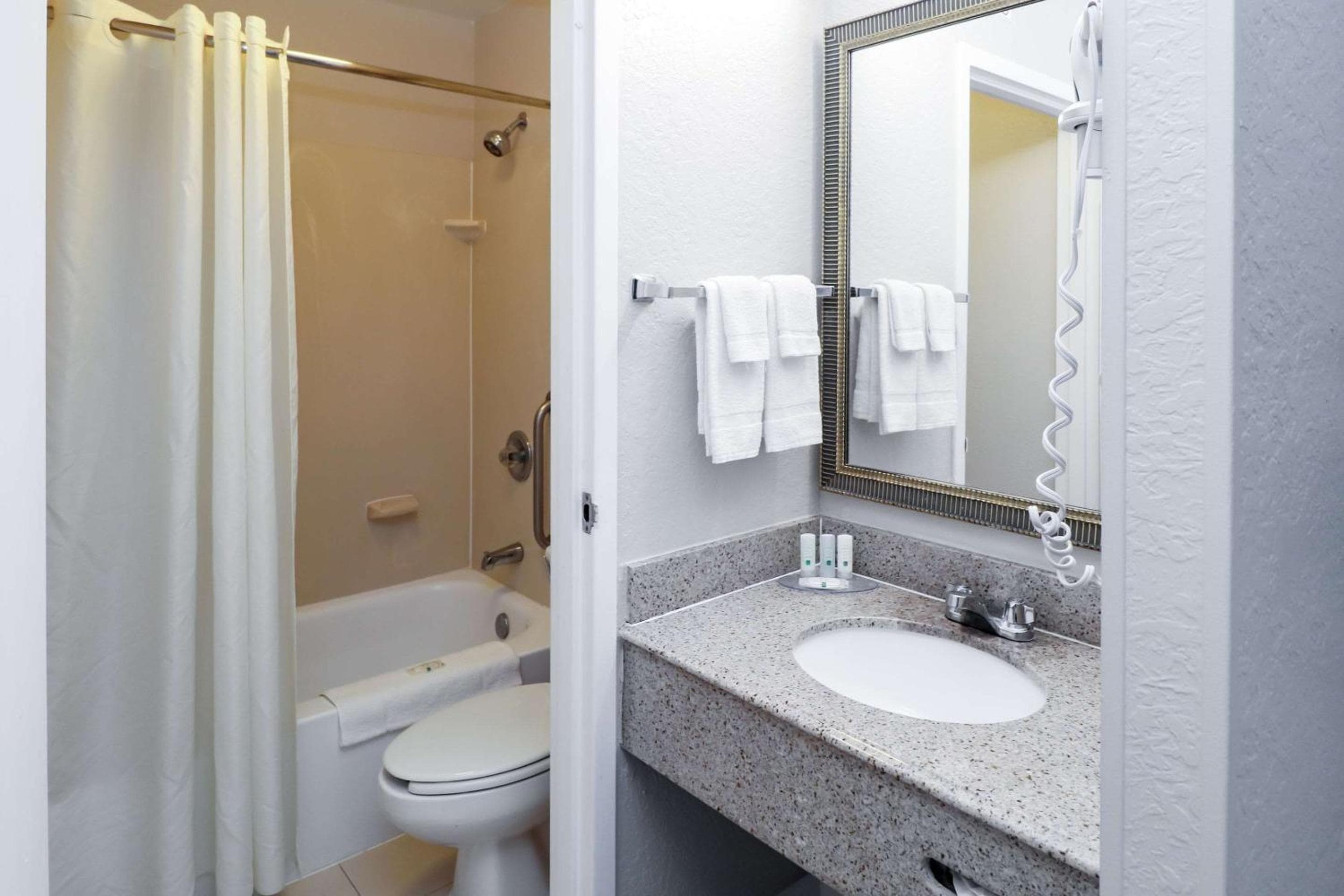 Quality Inn Miami Airport - Doral — 15