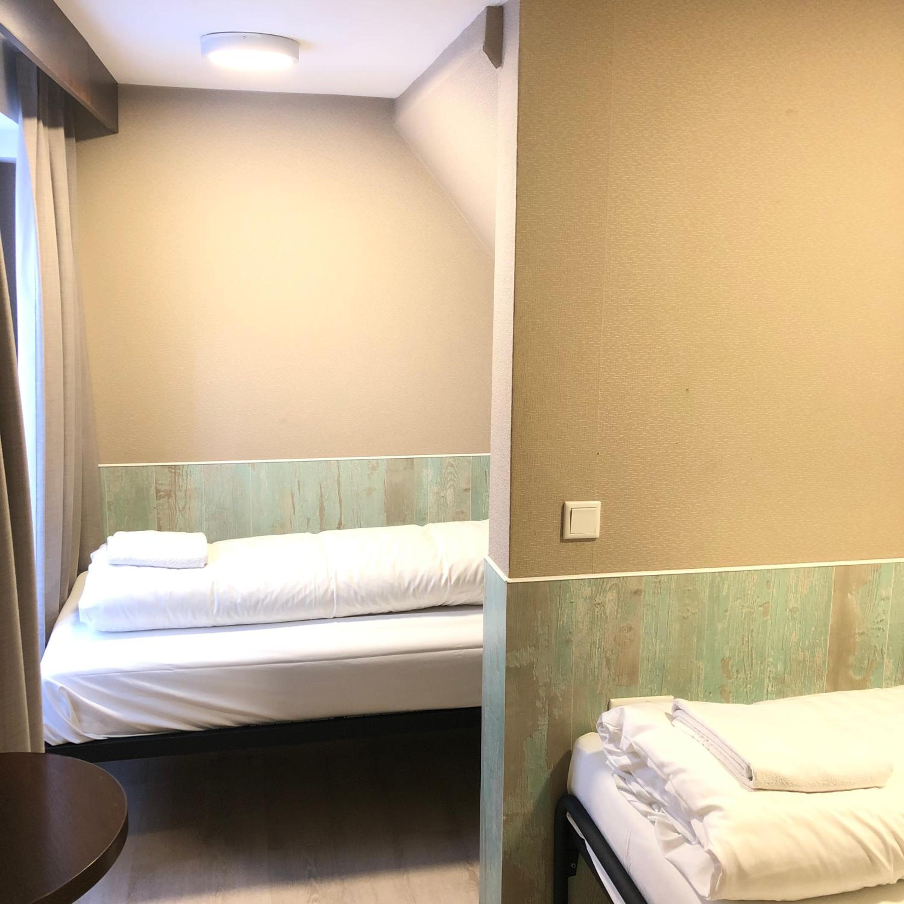Hotel Damrak Inn — 8