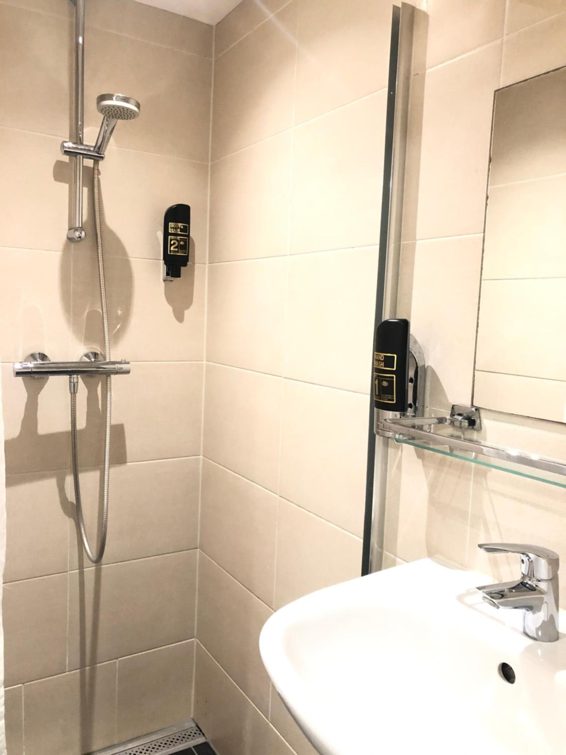 Hotel Damrak Inn — 7