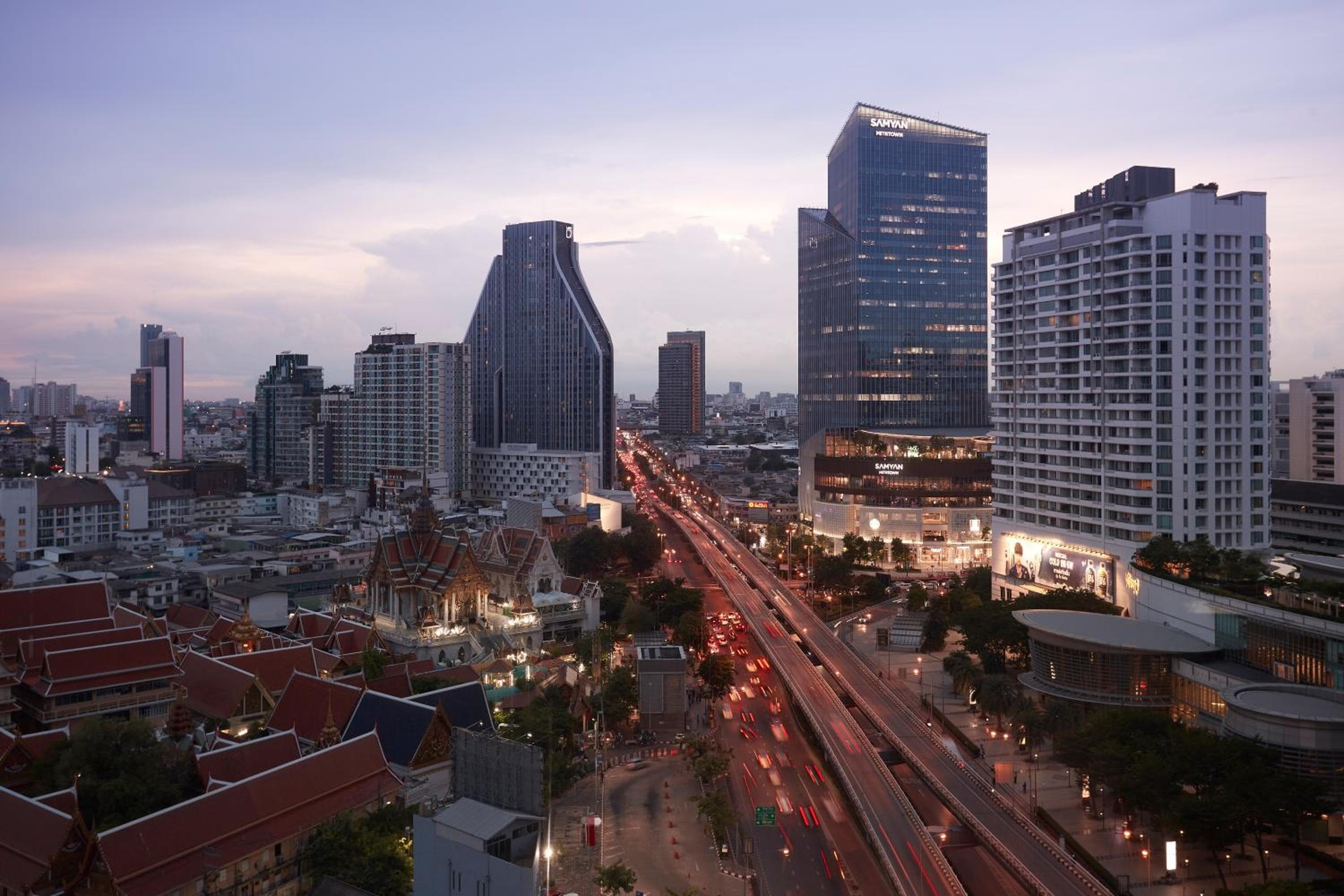 Montien Hotel Surawong Bangkok — 11