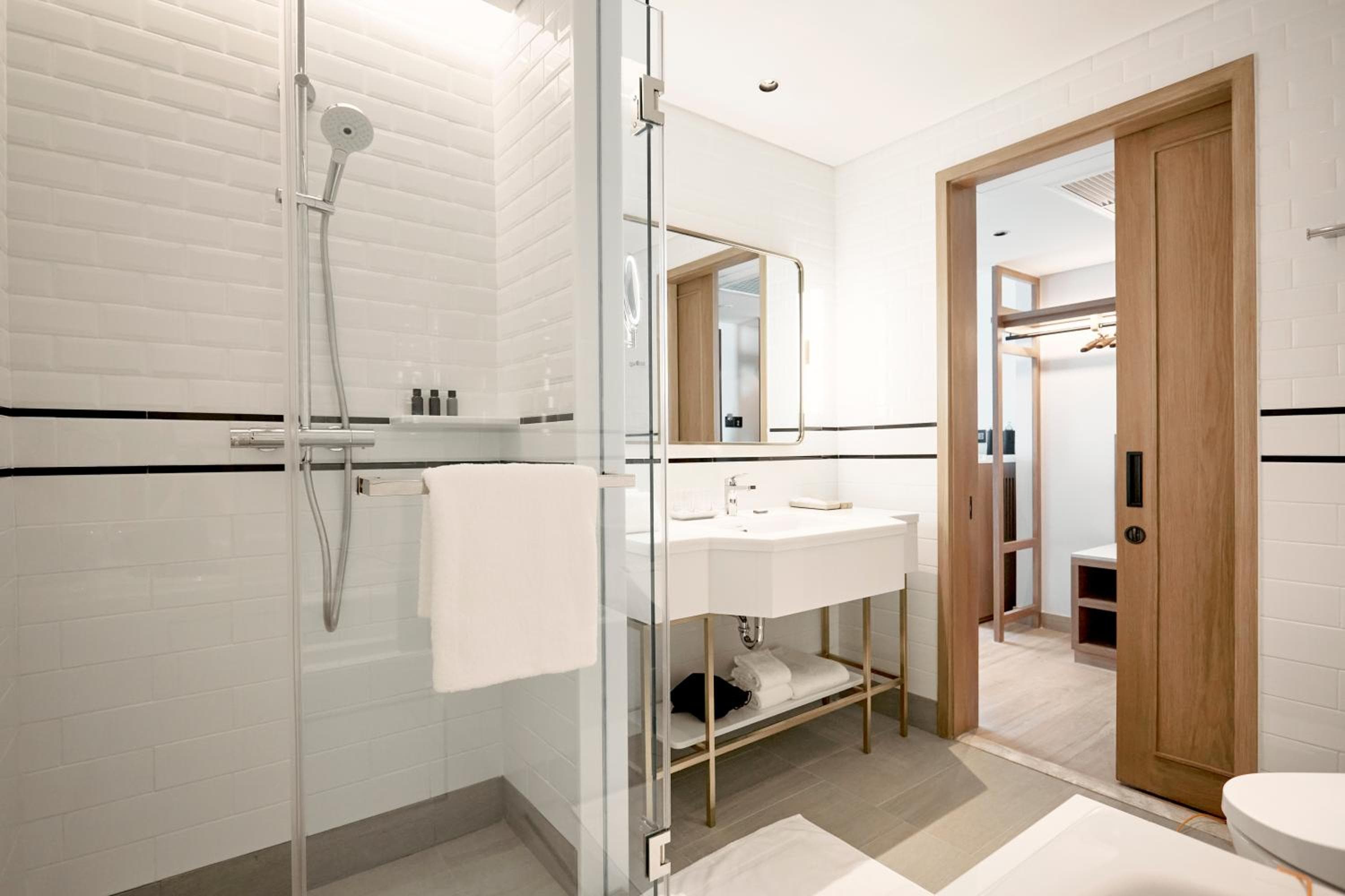 Montien Hotel Surawong Bangkok — 28