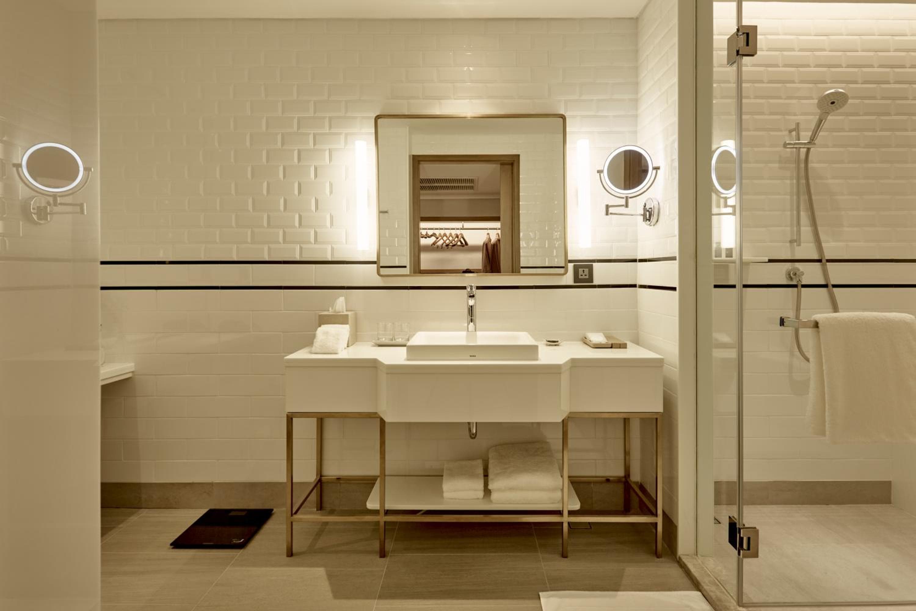 Montien Hotel Surawong Bangkok — 8