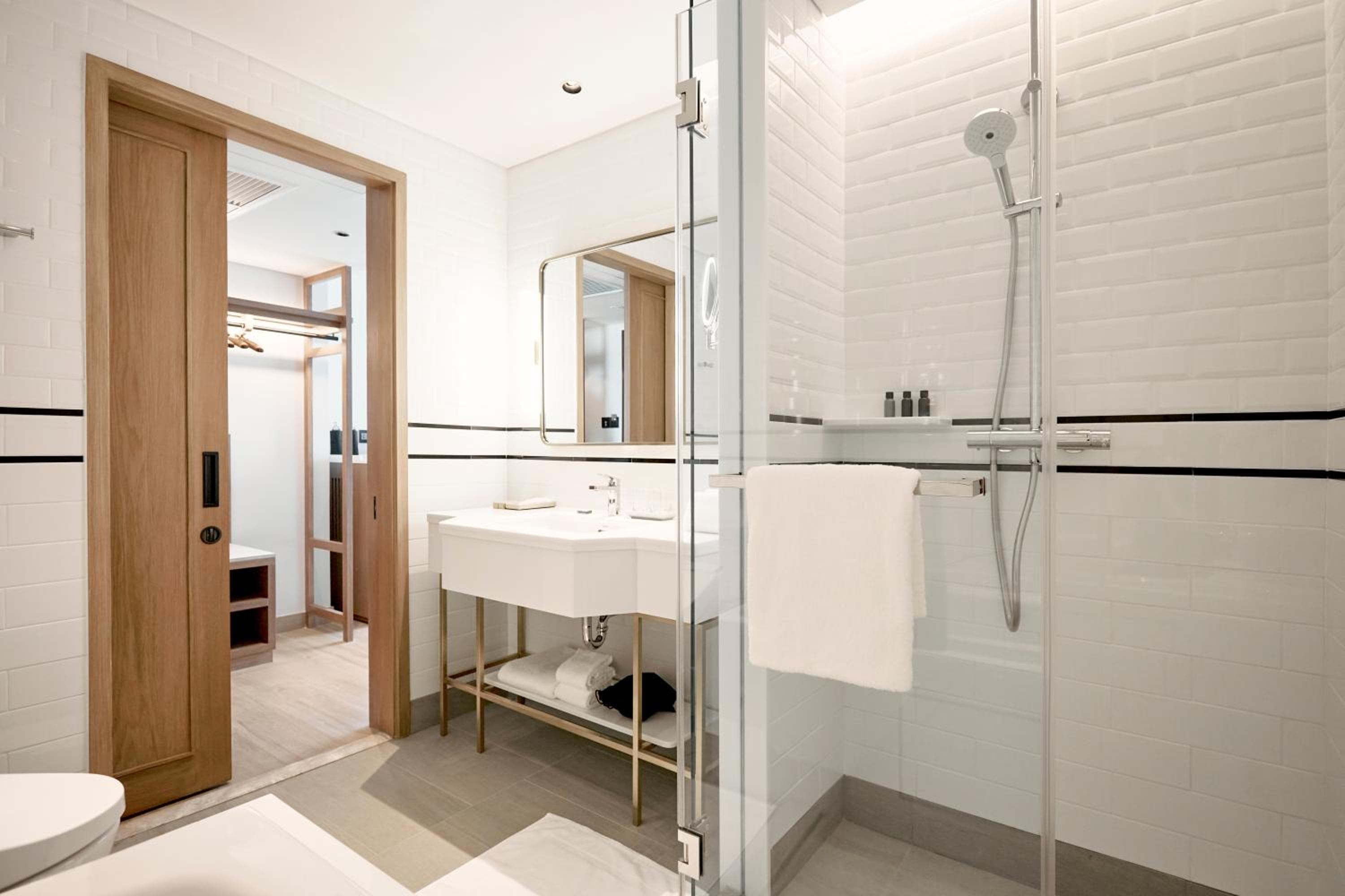 Montien Hotel Surawong Bangkok — 18