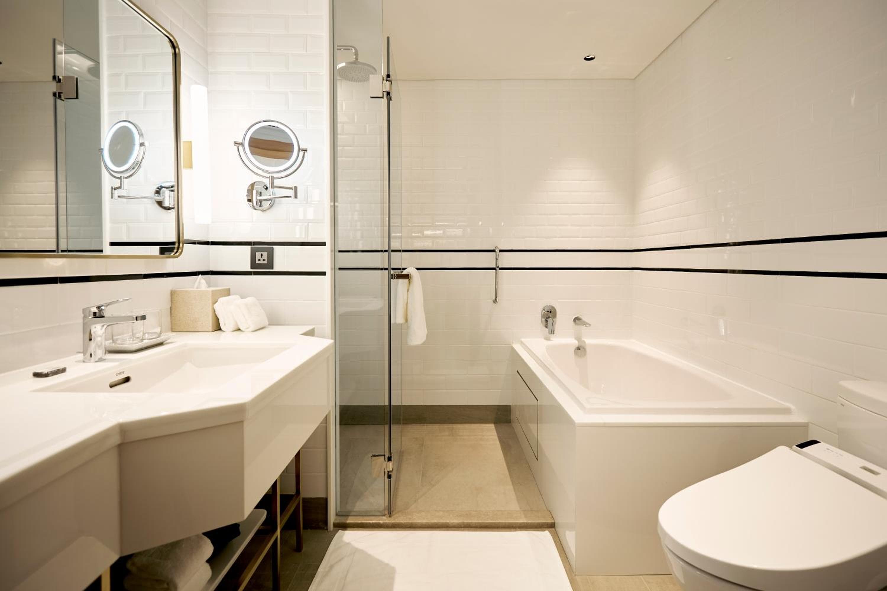Montien Hotel Surawong Bangkok — 17