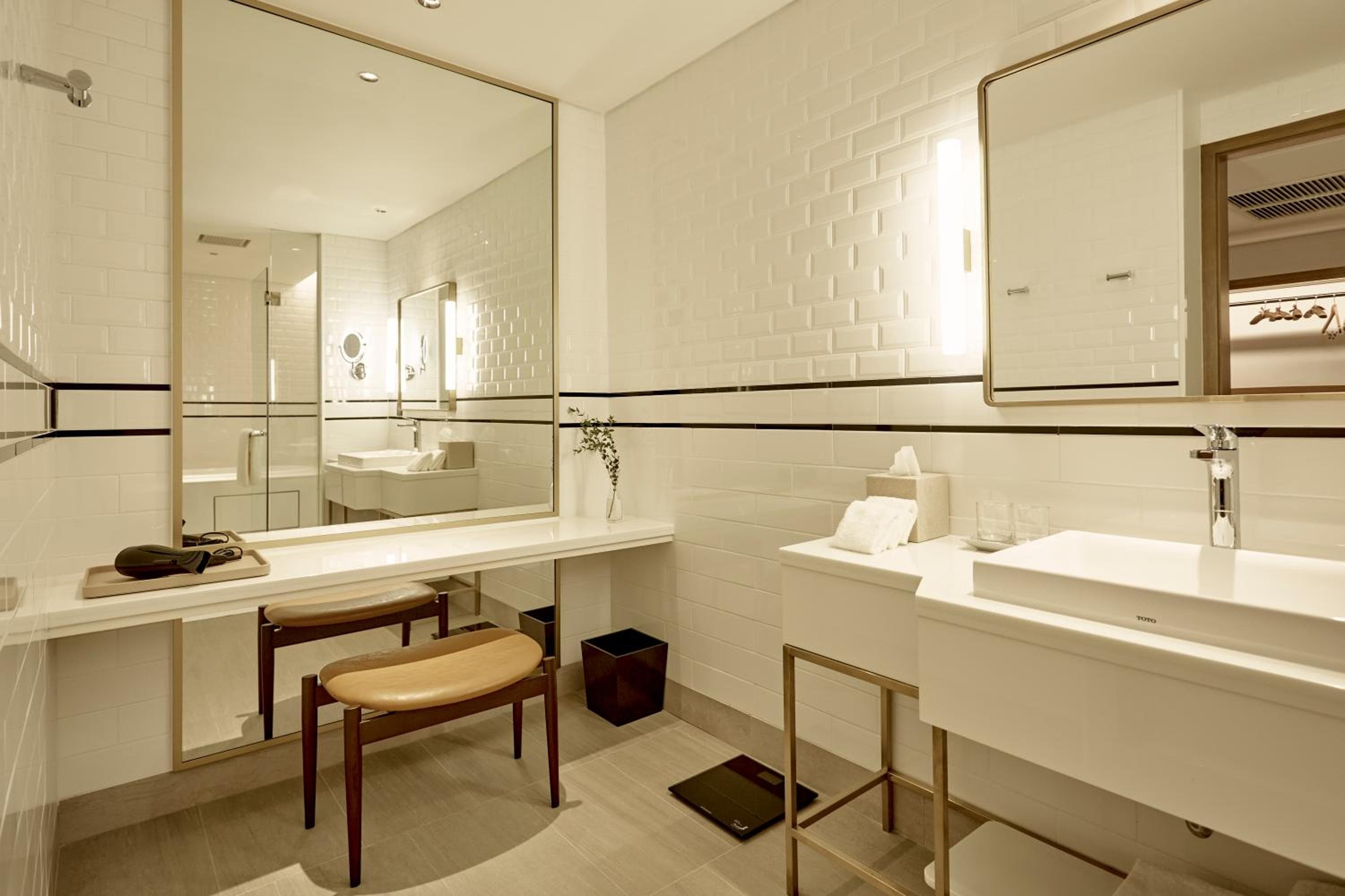 Montien Hotel Surawong Bangkok — 29