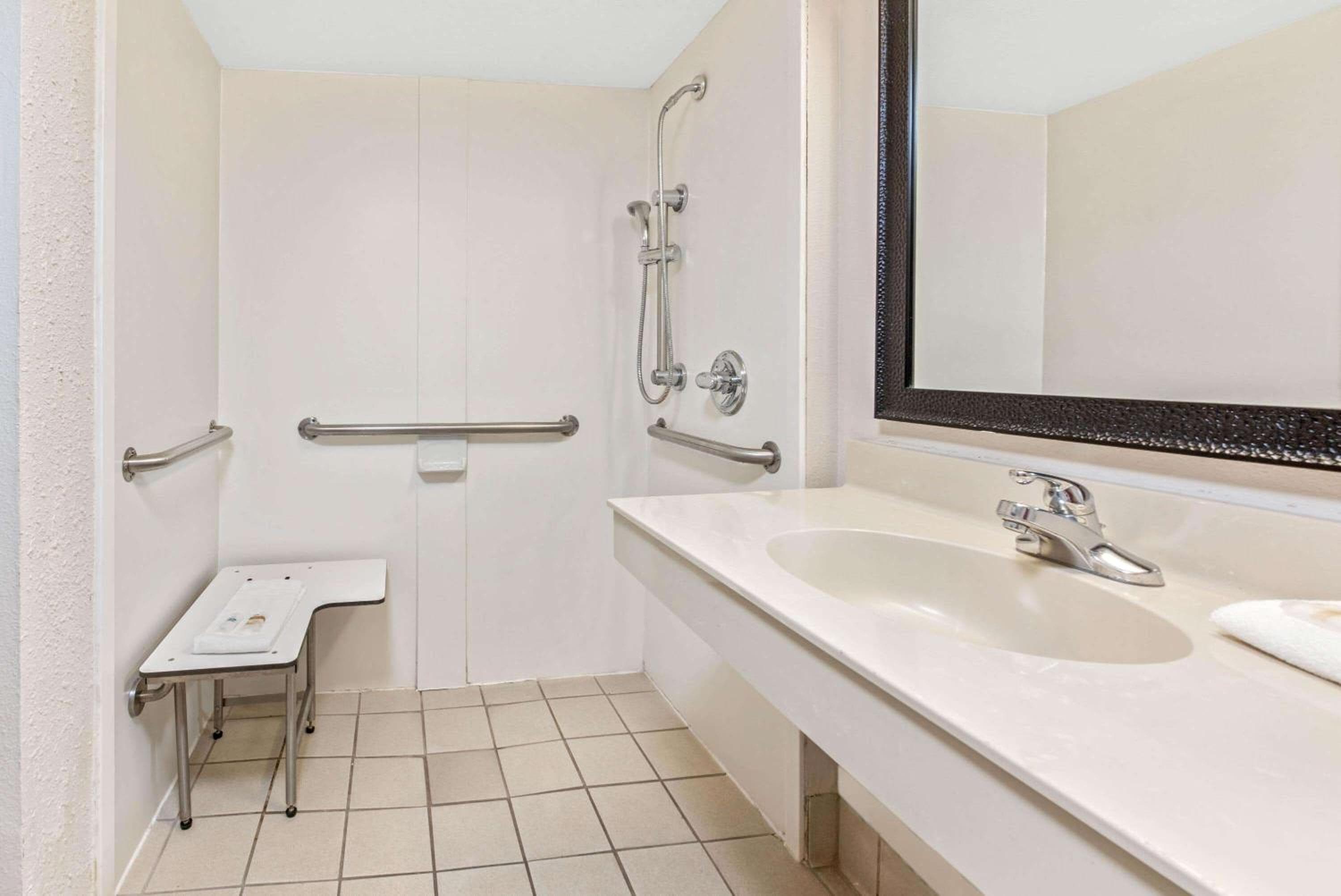 La Quinta Inn by Wyndham Miami Airport North — 18