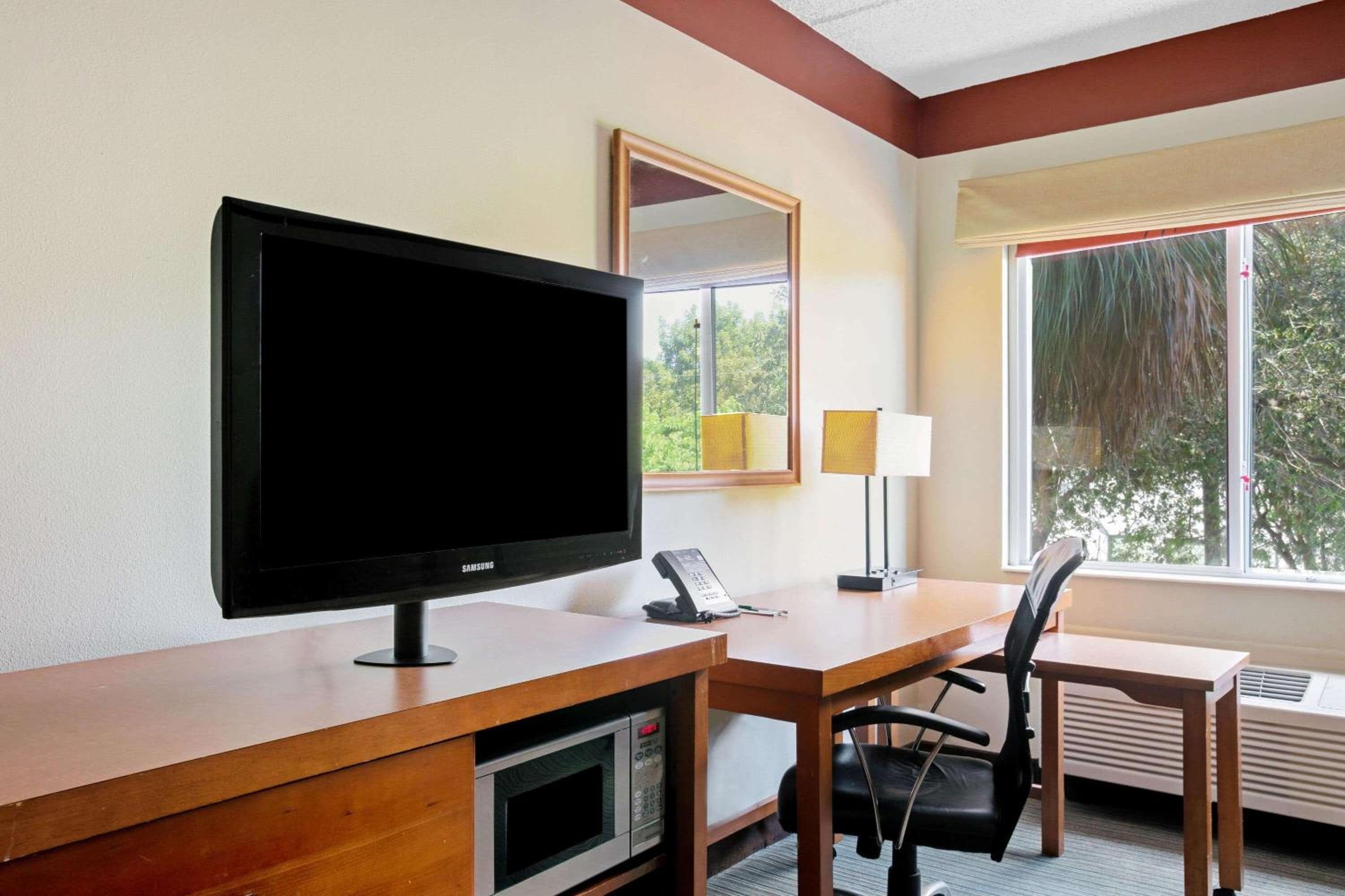 La Quinta by Wyndham Miami Cutler Bay — 3