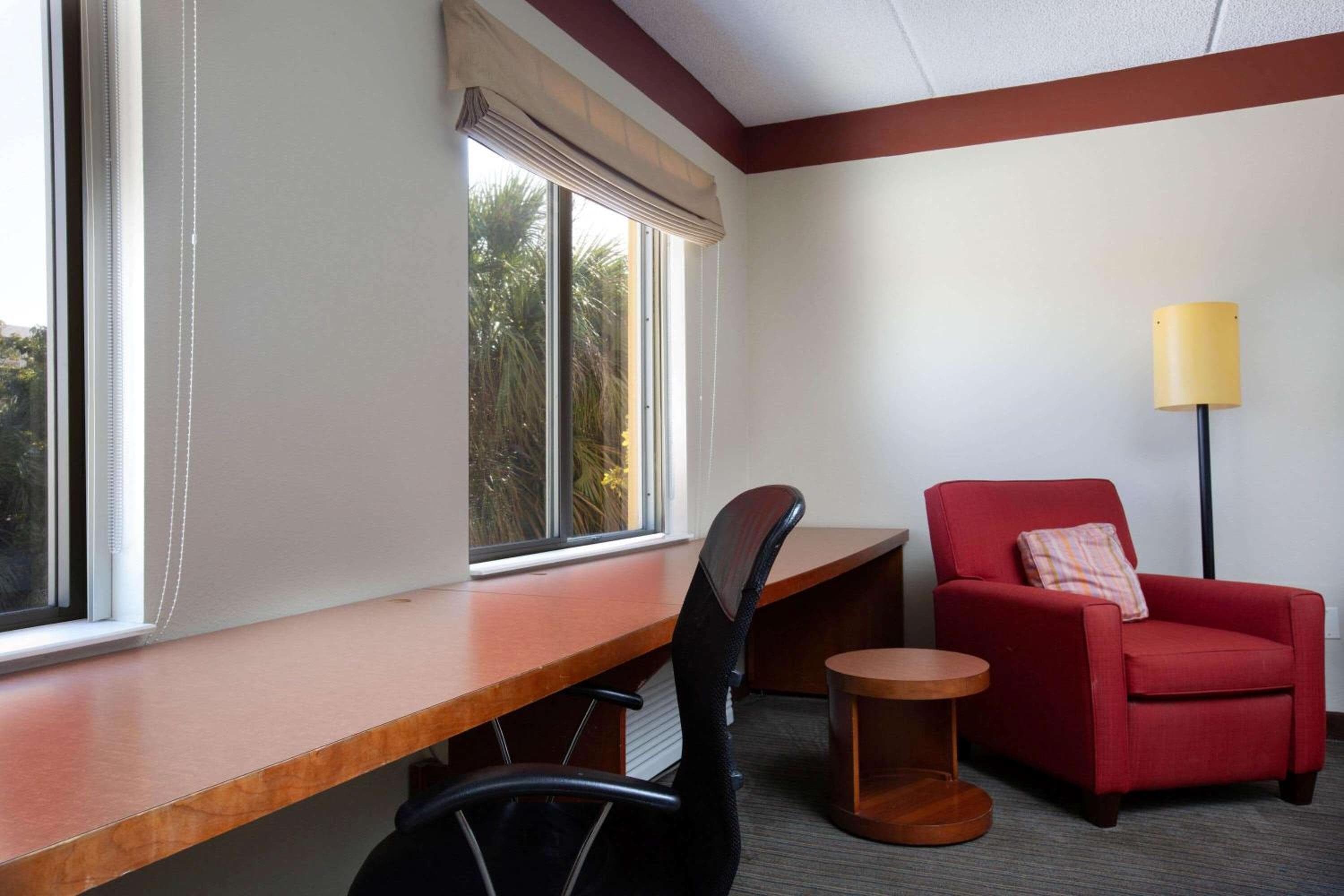 La Quinta by Wyndham Miami Cutler Bay — 4