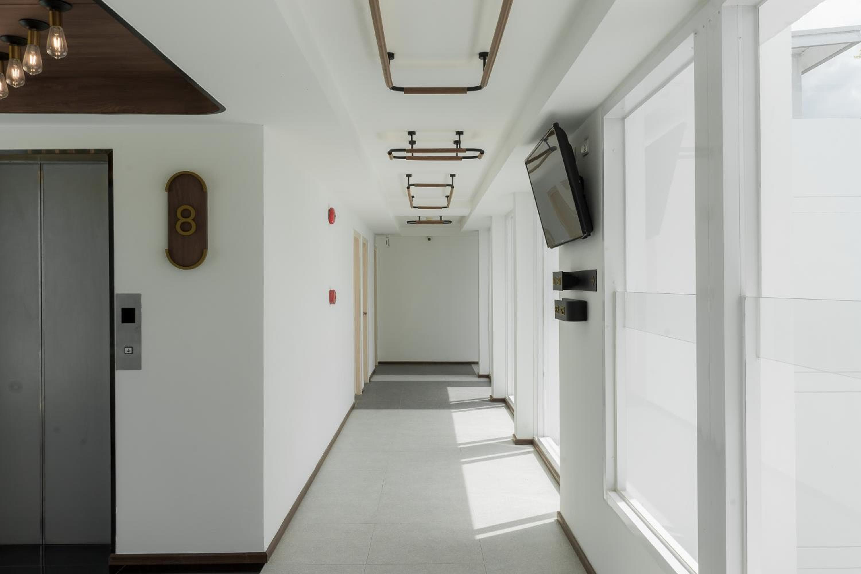 Hotel Amber Sukhumvit 85 — 24