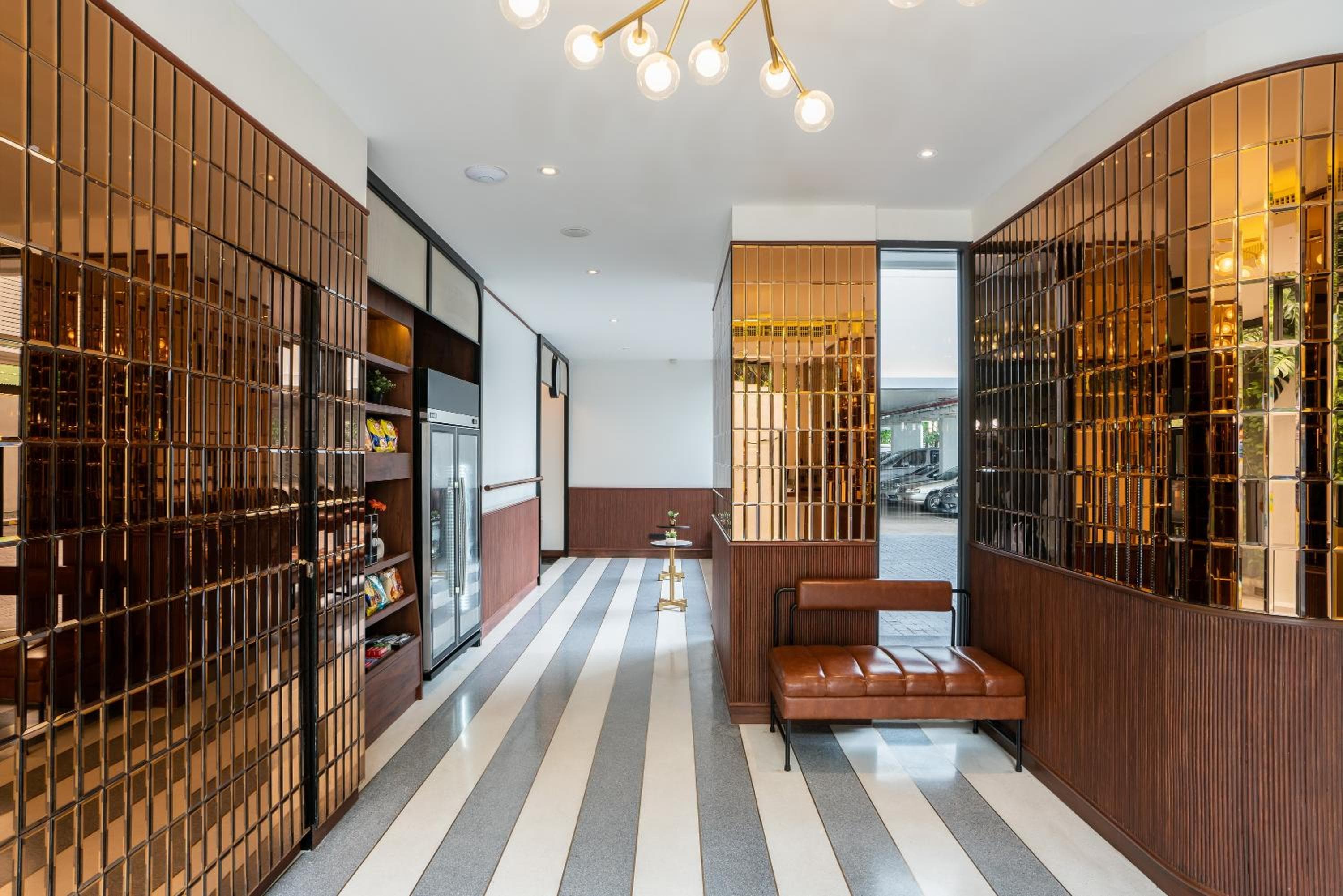Hotel Amber Sukhumvit 85 — 12