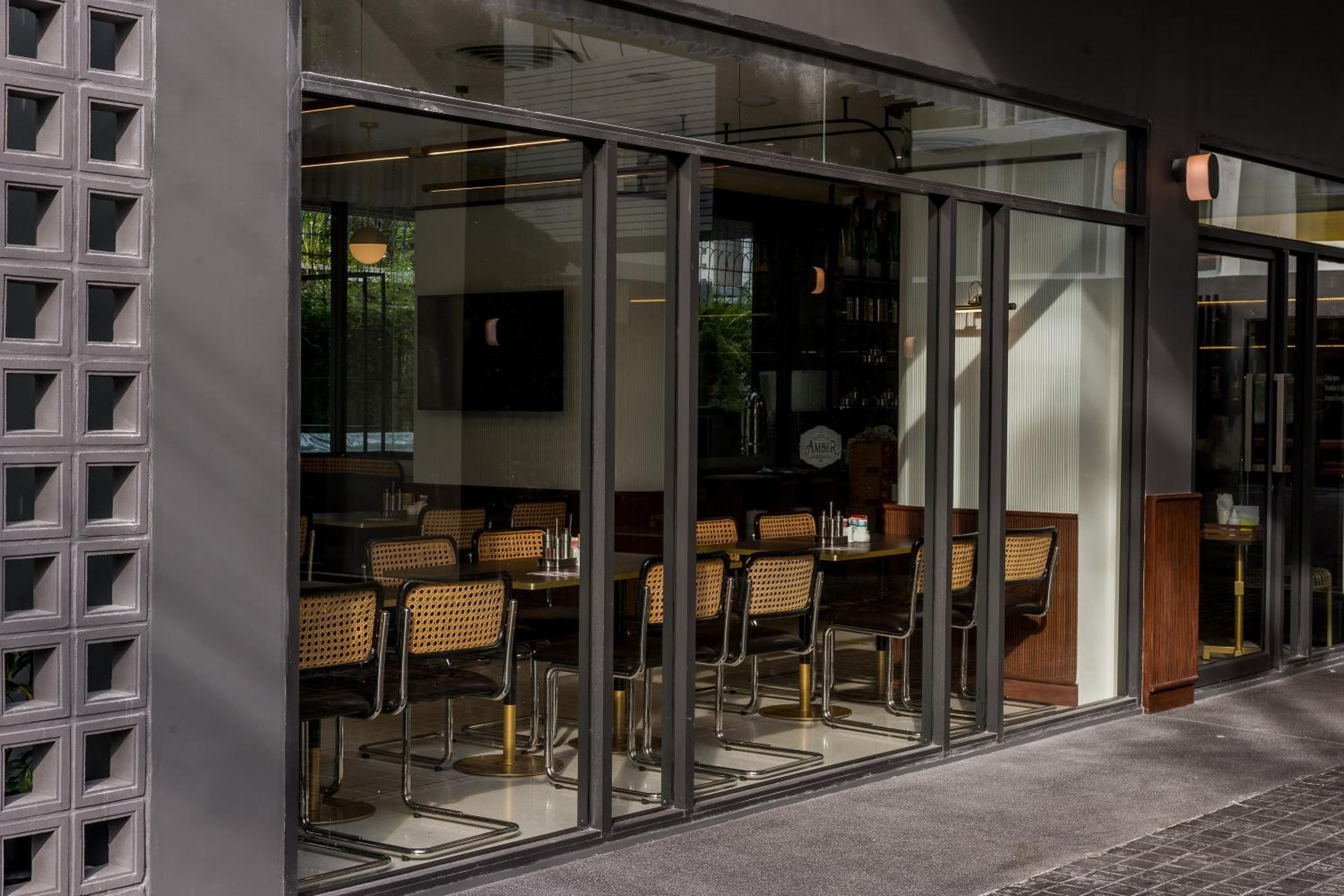 Hotel Amber Sukhumvit 85 — 18