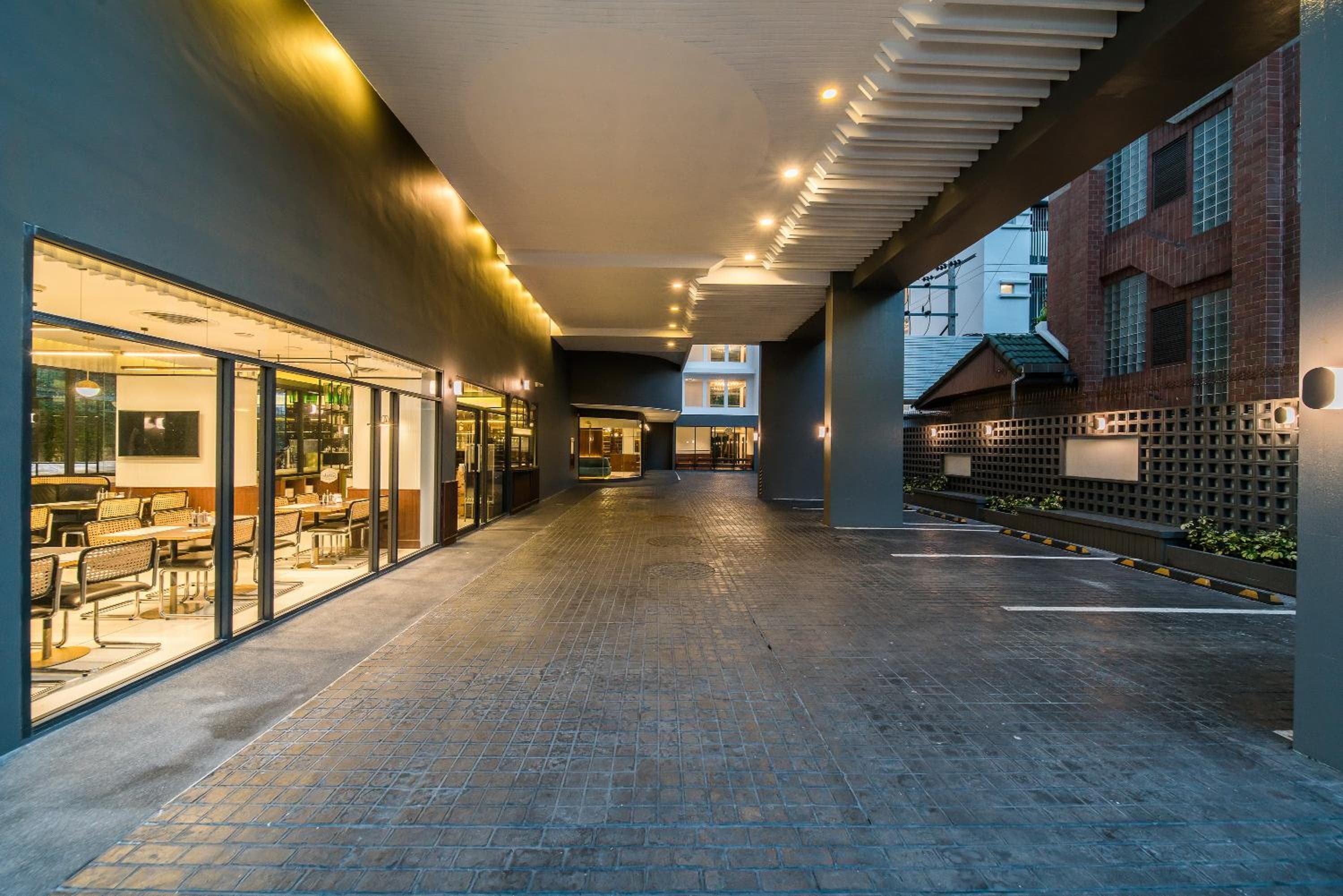 Hotel Amber Sukhumvit 85 — 4