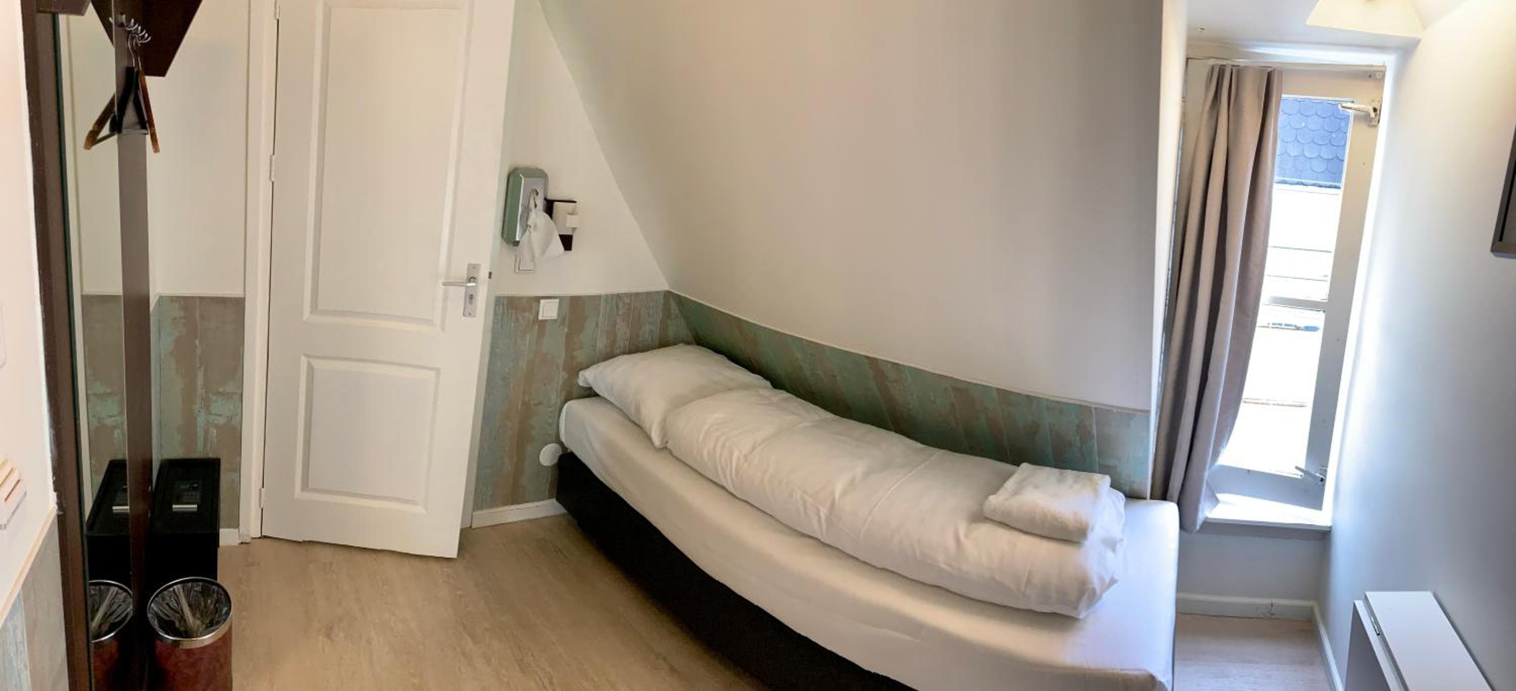 Hotel Damrak Inn — 6
