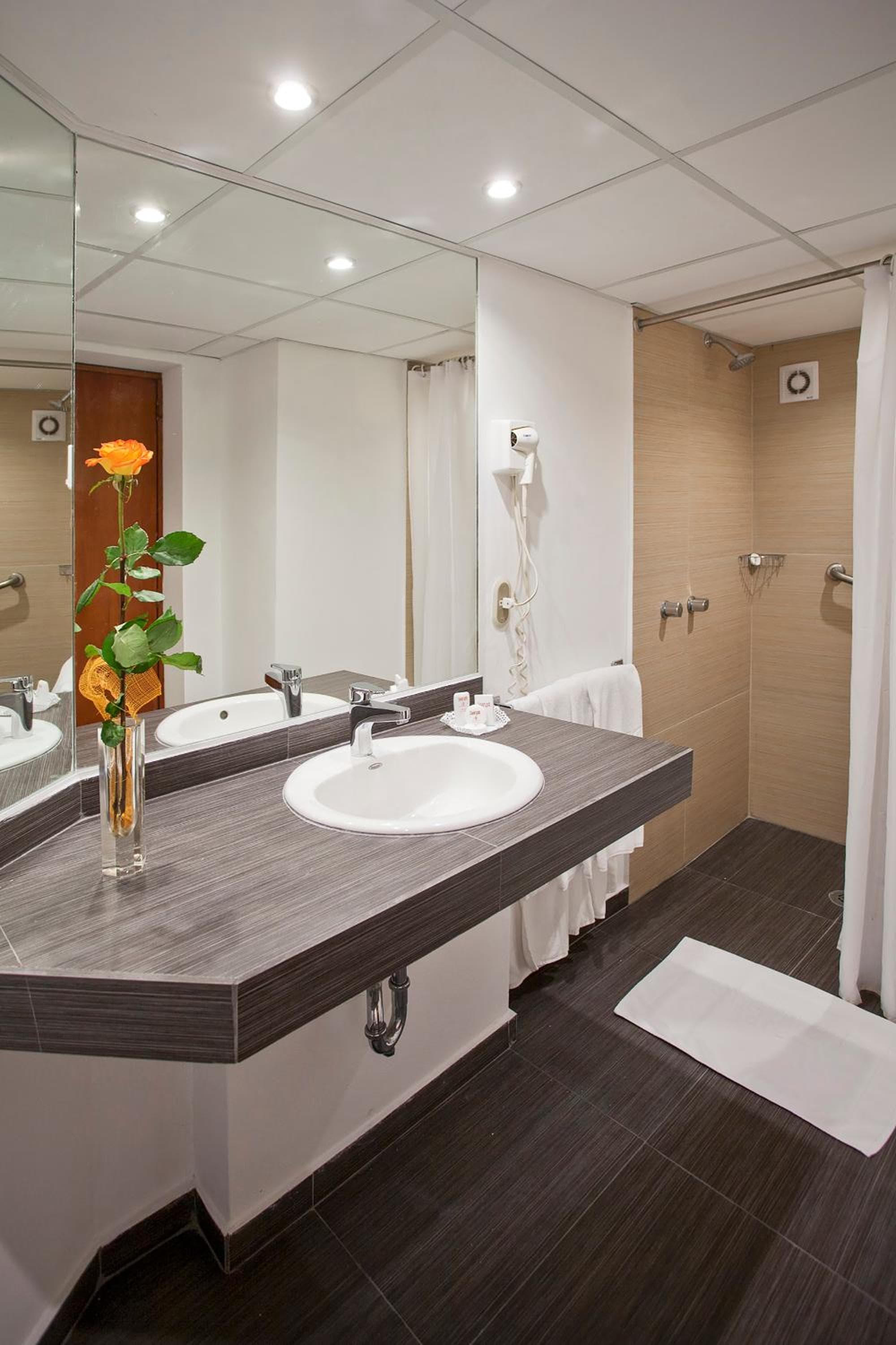 Stanza Hotel — 10