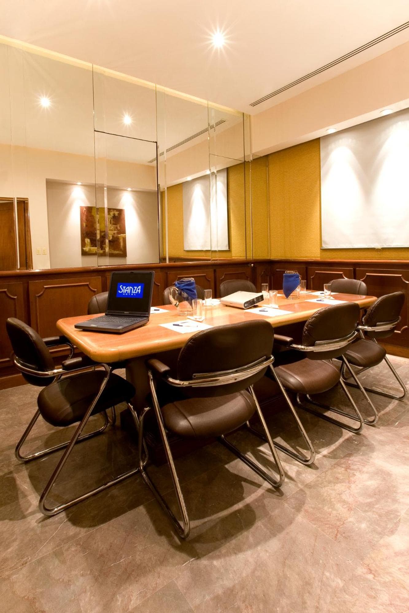 Stanza Hotel — 16