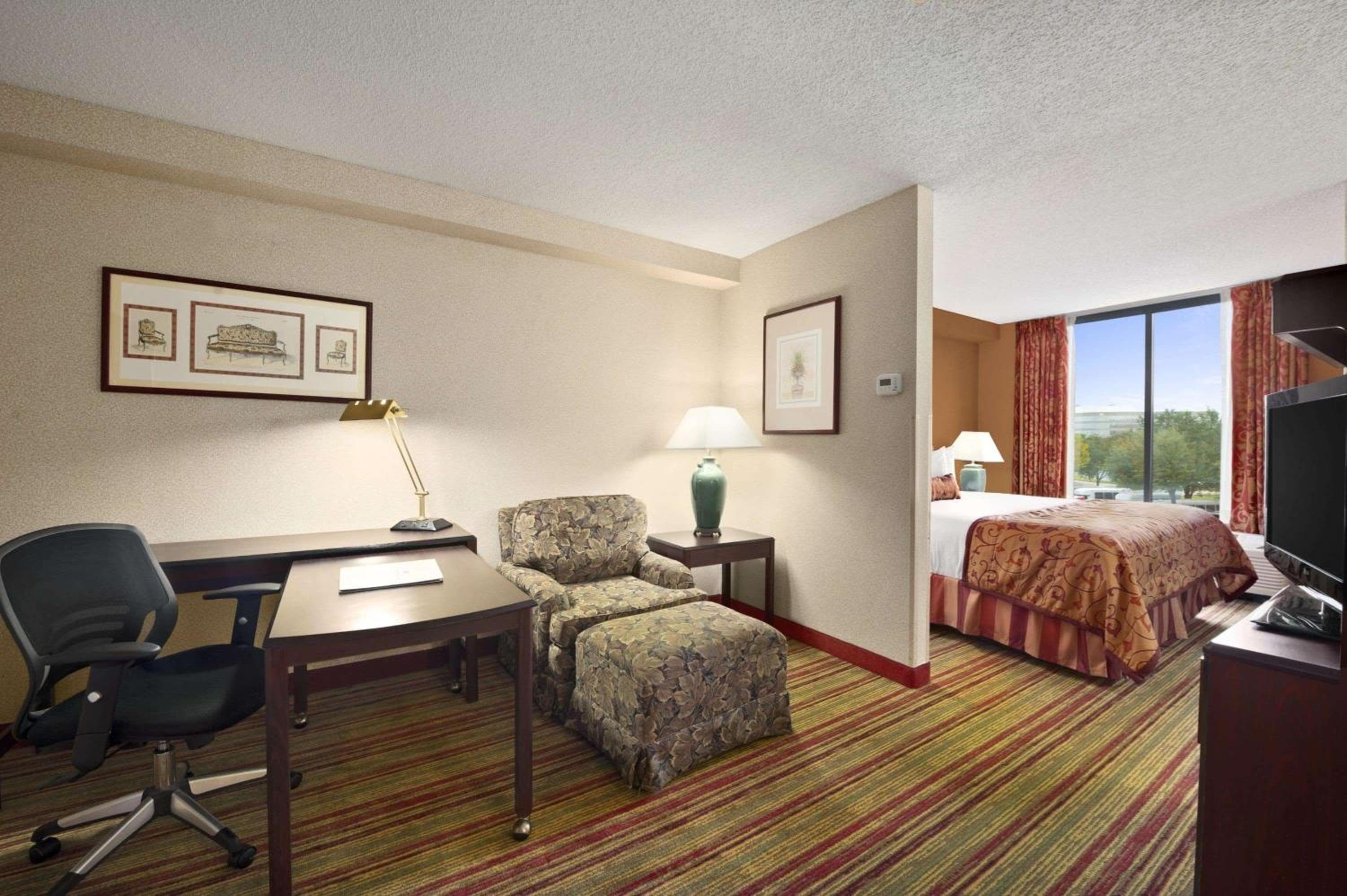 Ramada by Wyndham Suites Orlando Airport- Free Airport Shuttle — 30