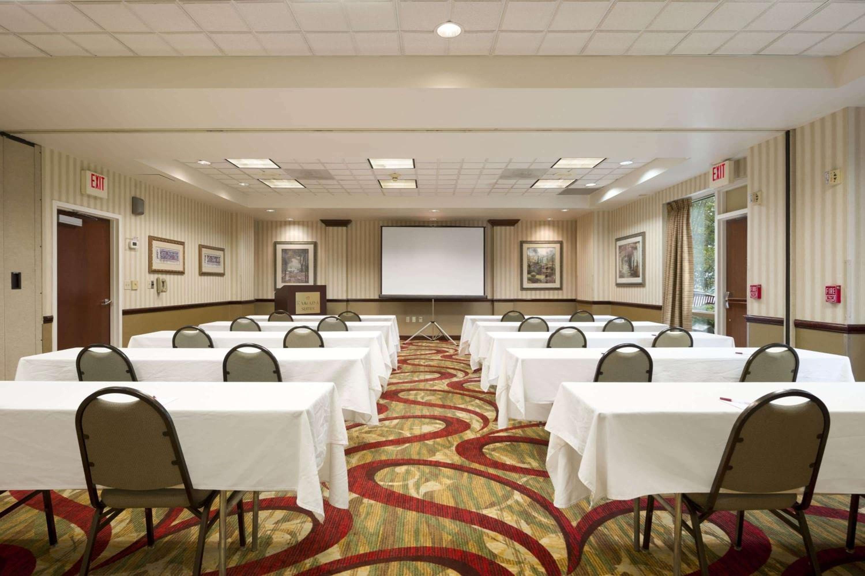 Ramada by Wyndham Suites Orlando Airport- Free Airport Shuttle — 19