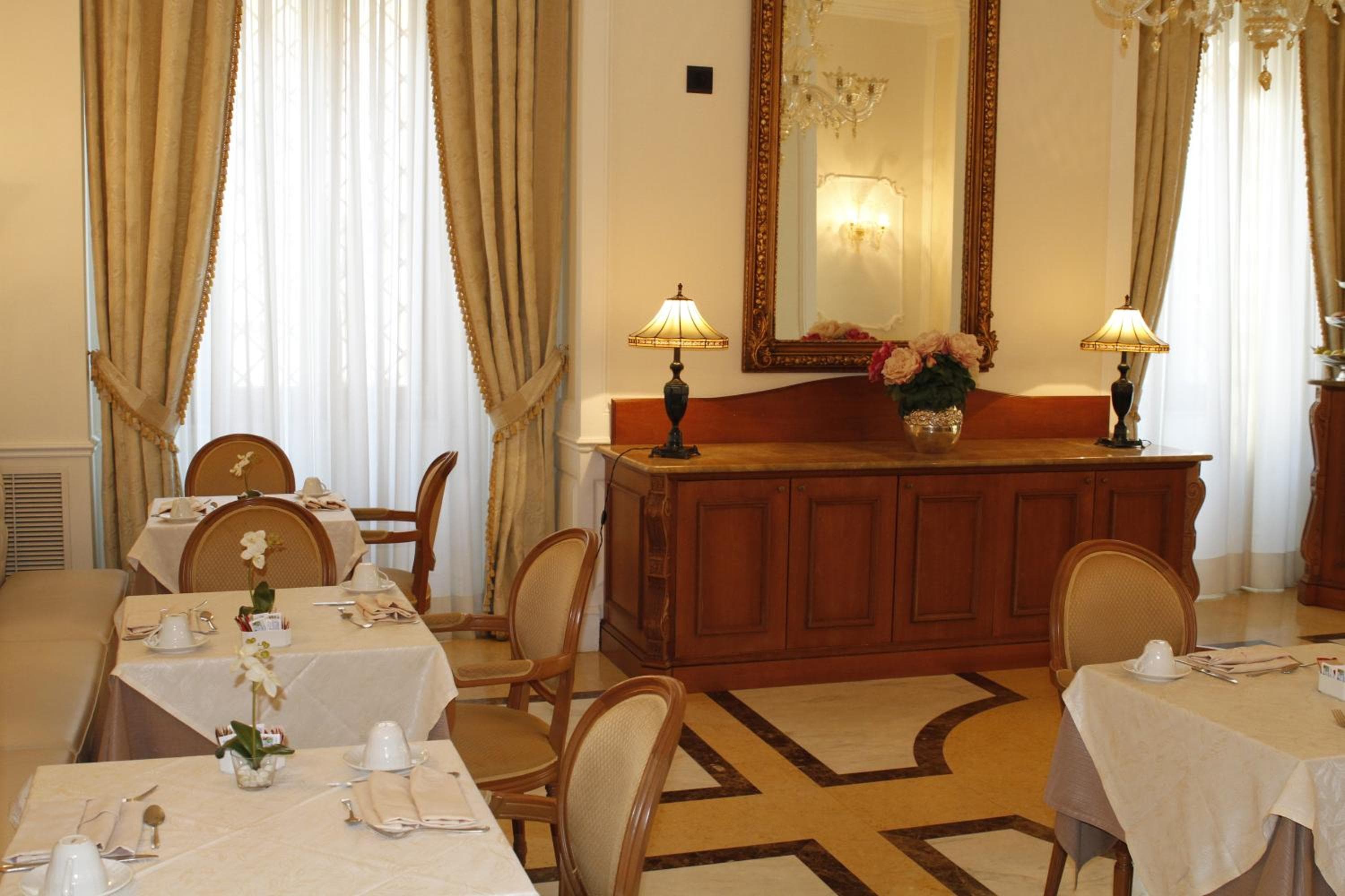 Hotel Villa Pinciana — 7