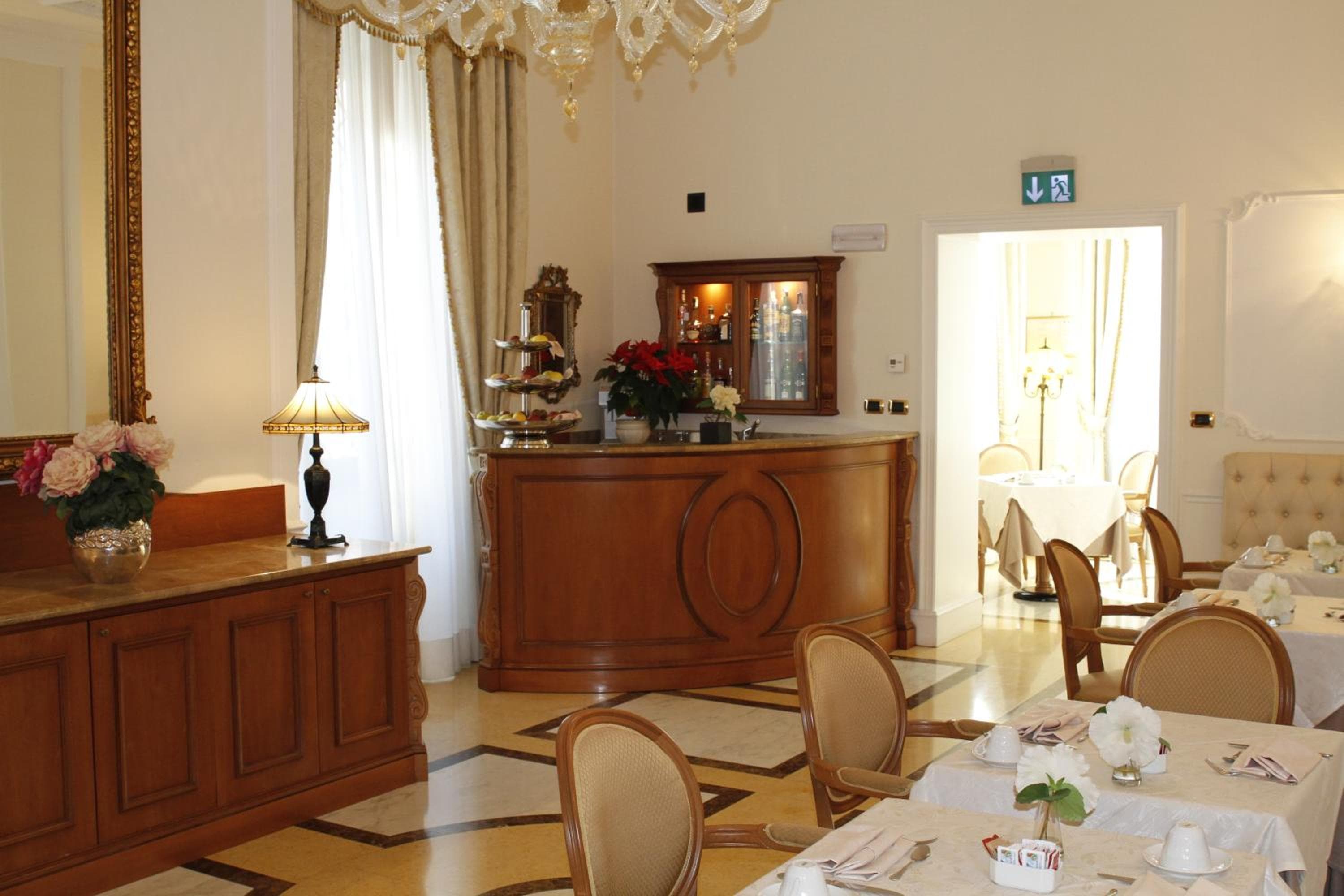 Hotel Villa Pinciana — 8