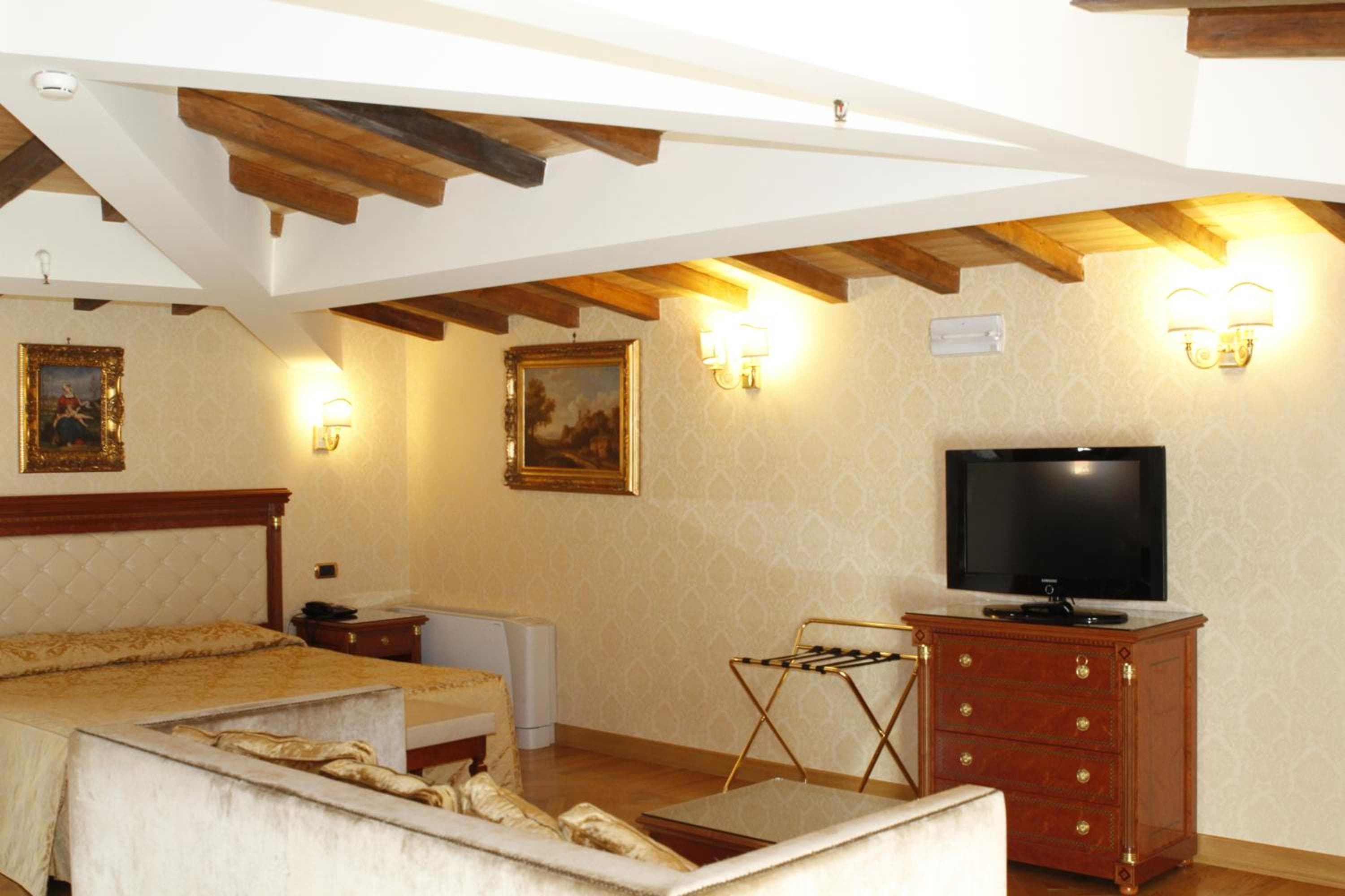 Hotel Villa Pinciana — 8
